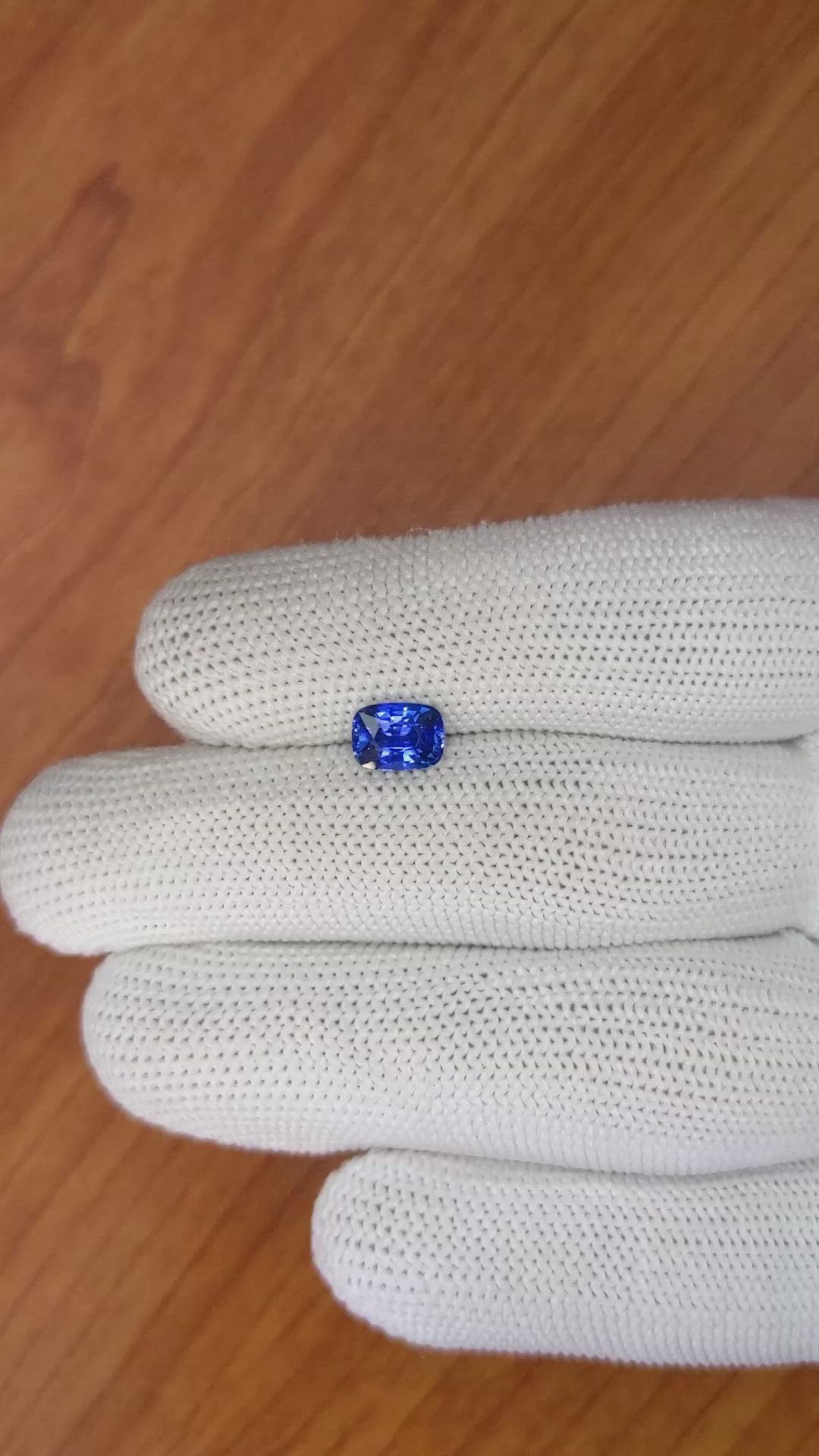 1.35 Ct. Blue Sapphire from Ceylon (Sri Lanka) Size Video