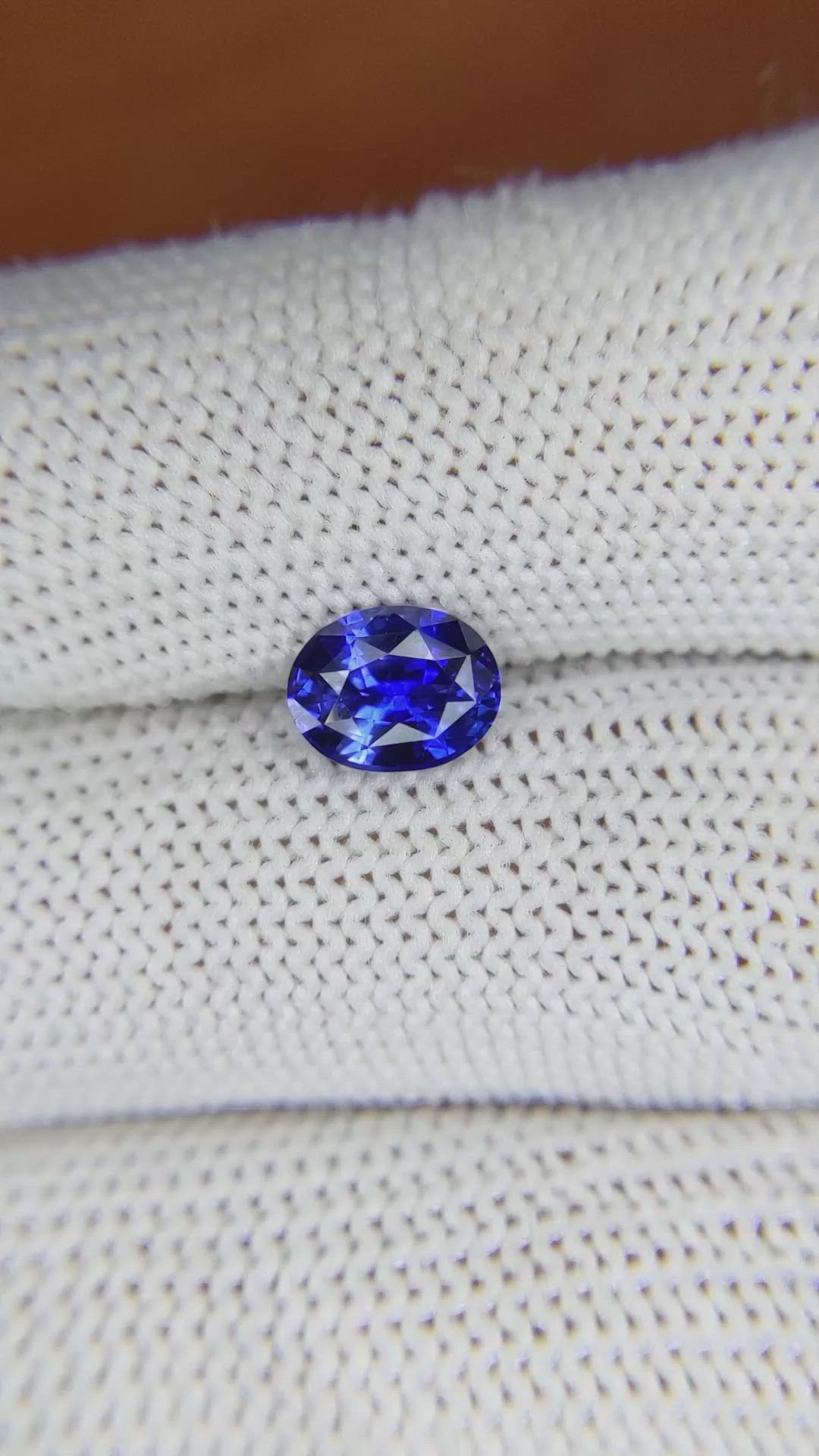 1.32 Ct. Blue Sapphire from Ceylon (Sri Lanka) Size Video