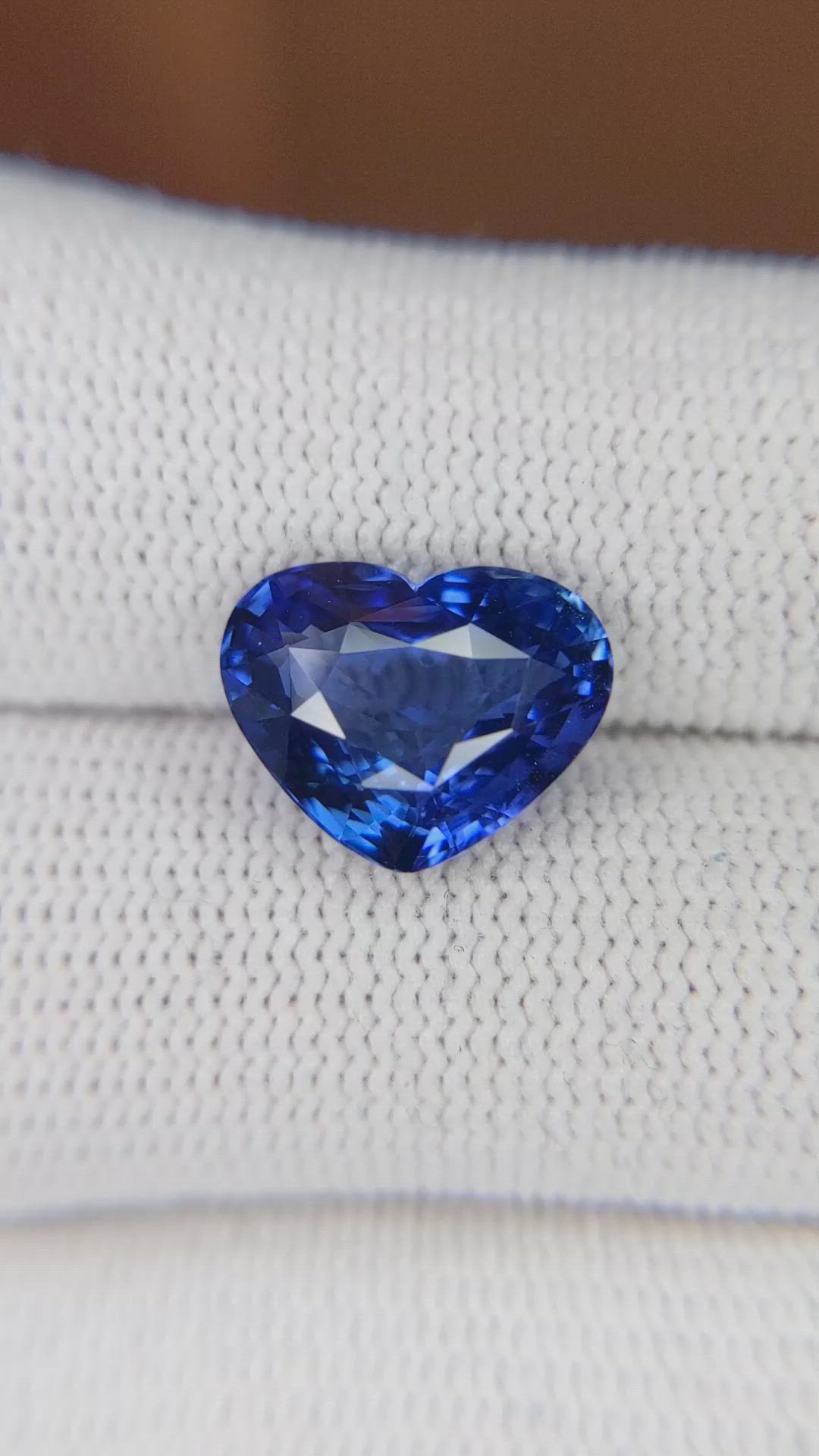 5.20 Ct. Blue Sapphire from Ceylon (Sri Lanka) Size Video