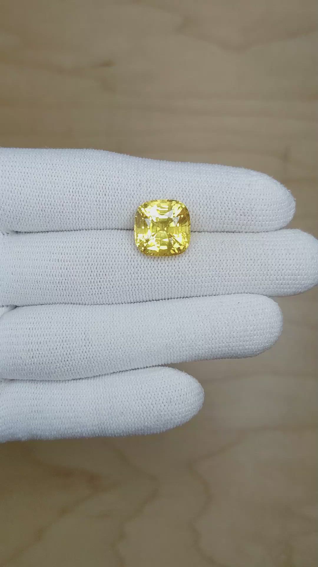 10.63 Ct. Yellow Sapphire from Ceylon (Sri Lanka) Size Video