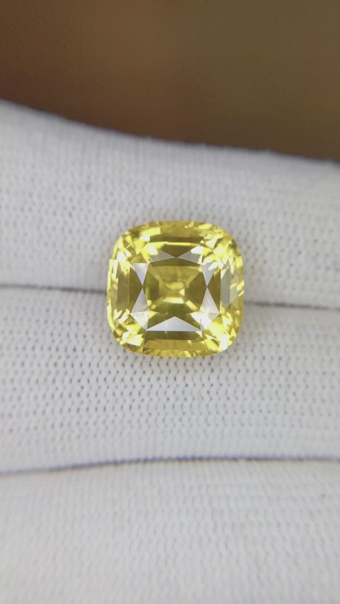10.63 Ct. Yellow Sapphire from Ceylon (Sri Lanka) Size Video