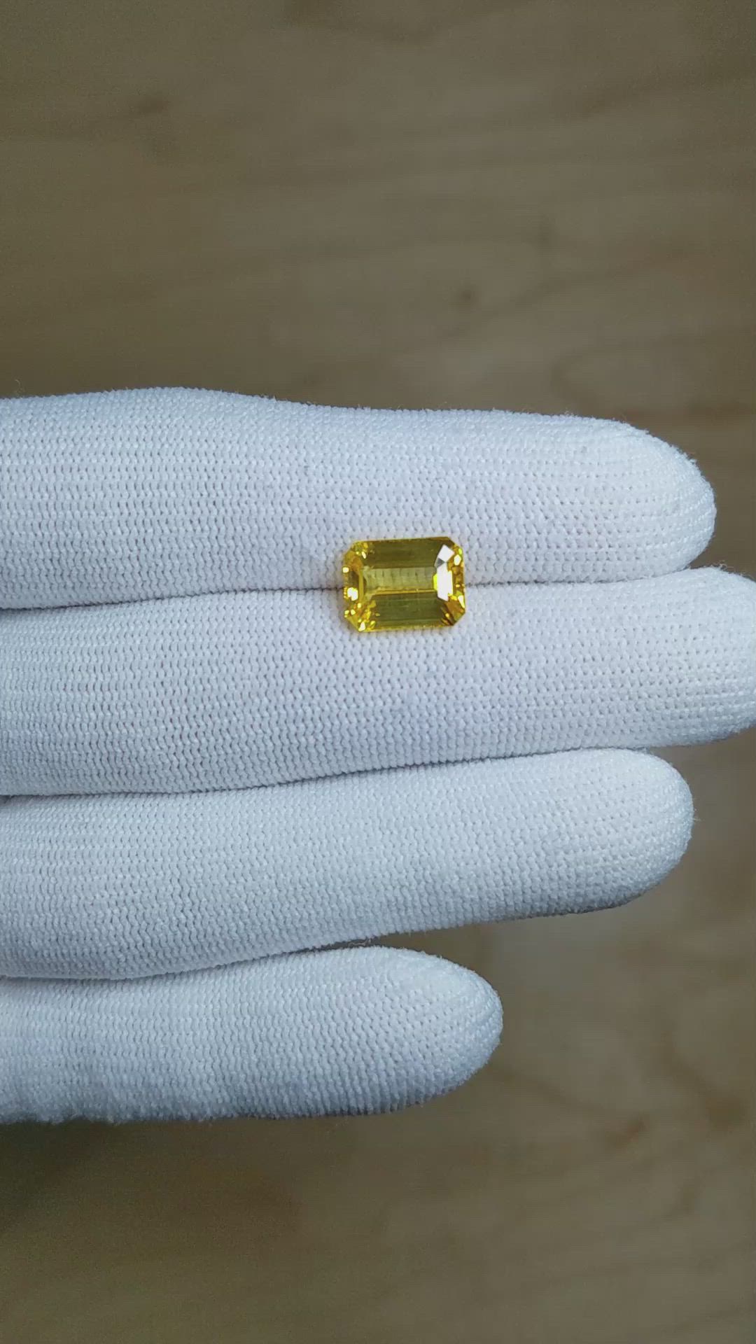 4.03 Ct. Yellow Sapphire from Ceylon (Sri Lanka) Size Video