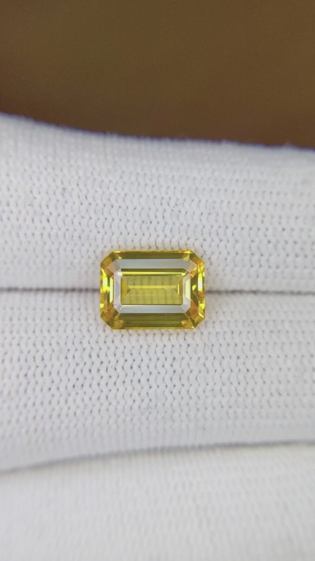 4.03 Ct. Yellow Sapphire from Ceylon (Sri Lanka) Size Video