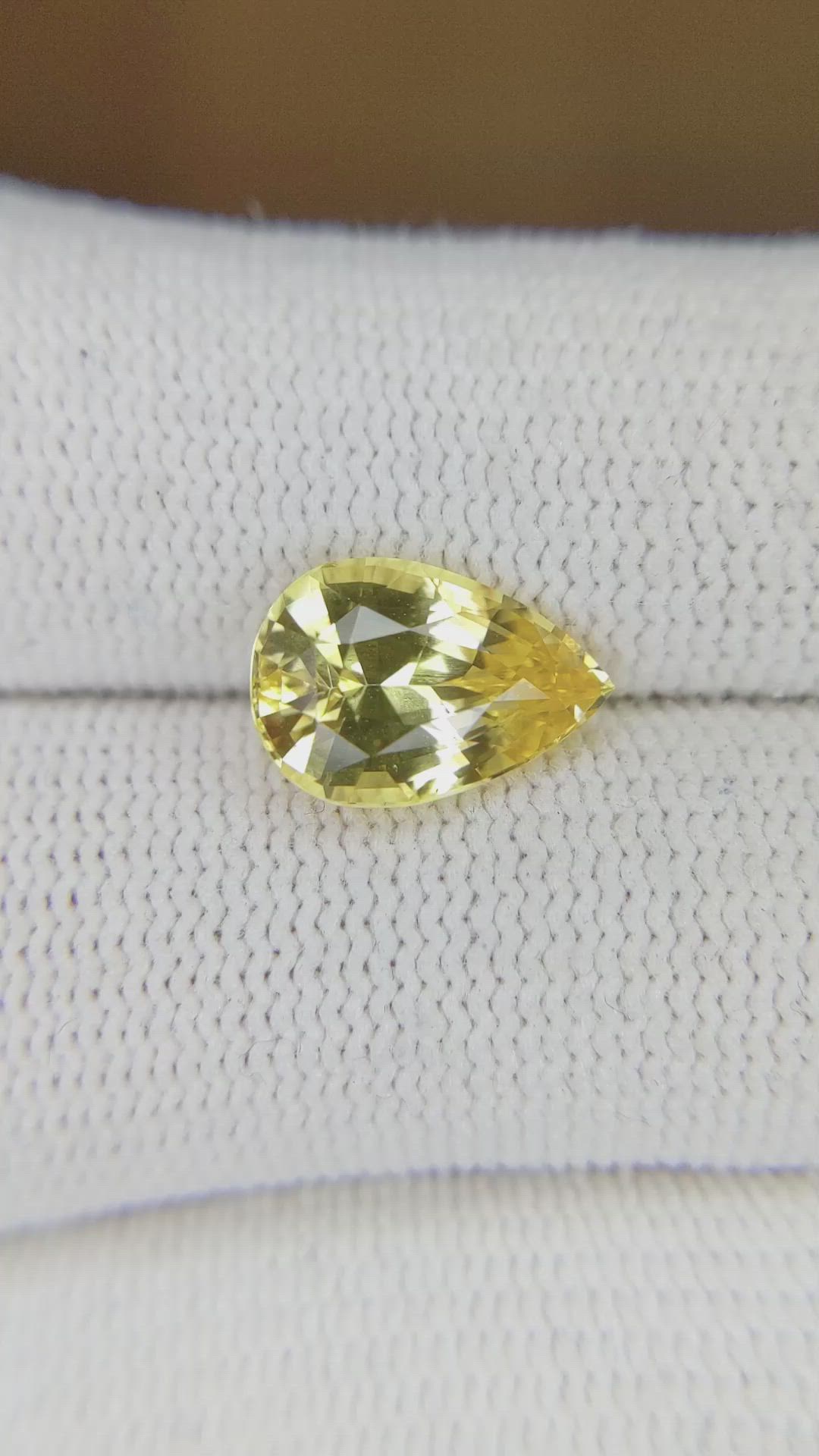 3.54 Ct. Yellow Sapphire from Ceylon (Sri Lanka) Size Video