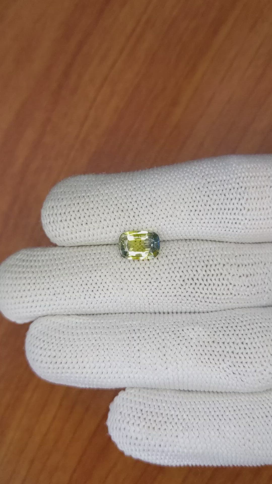 1.85 Ct. Bi Color Sapphire from Ceylon (Sri Lanka) Size Video