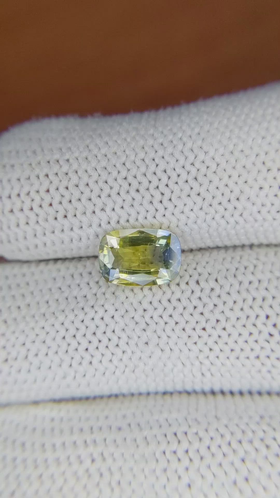 1.85 Ct. Bi Color Sapphire from Ceylon (Sri Lanka) Size Video