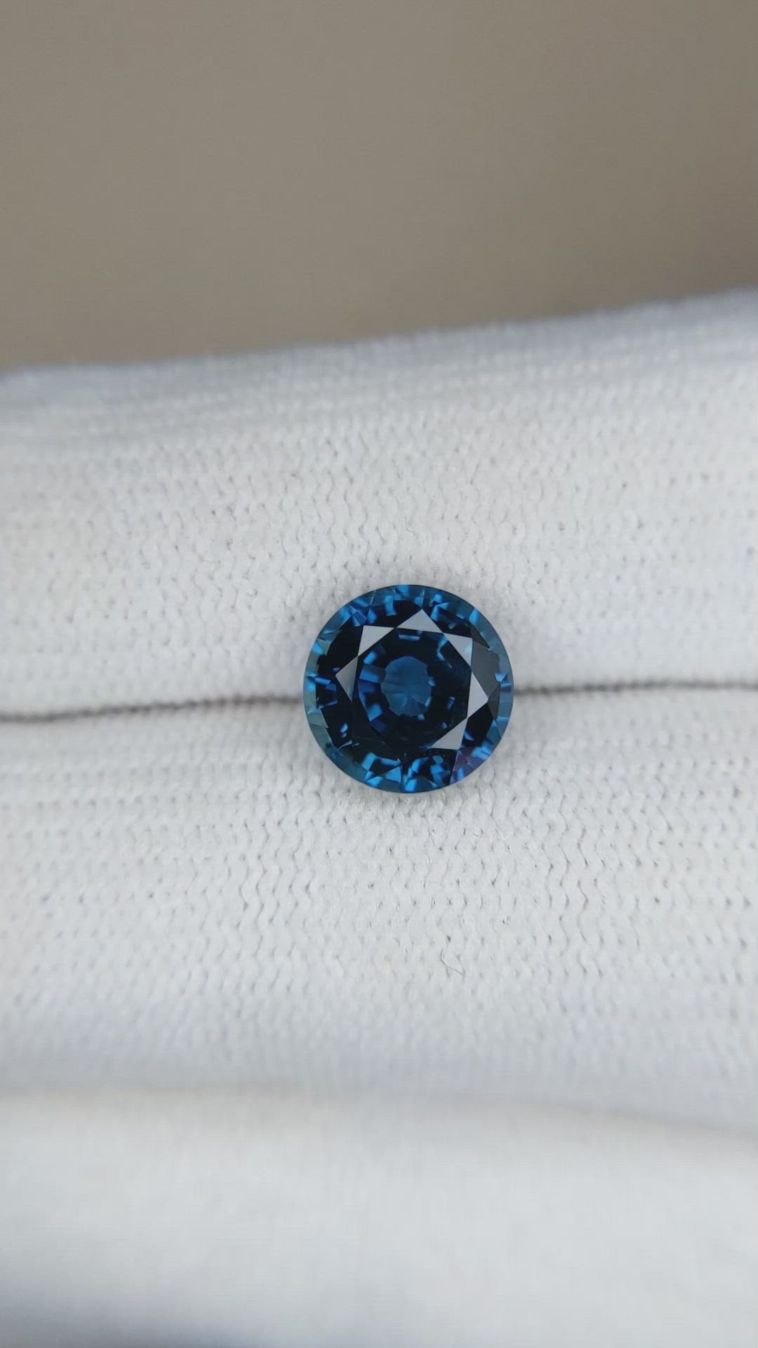 2.56 Ct. Blue Sapphire from Ceylon (Sri Lanka) Size Video