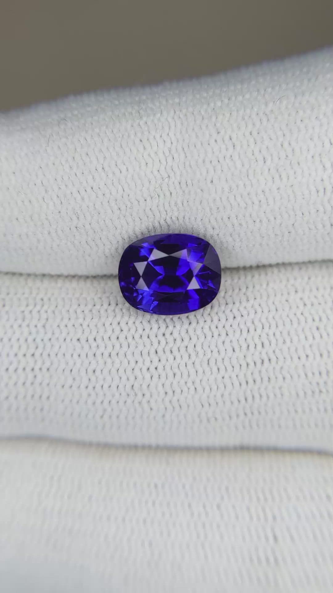 3.37 Ct. Blue Sapphire from Ceylon (Sri Lanka) Size Video