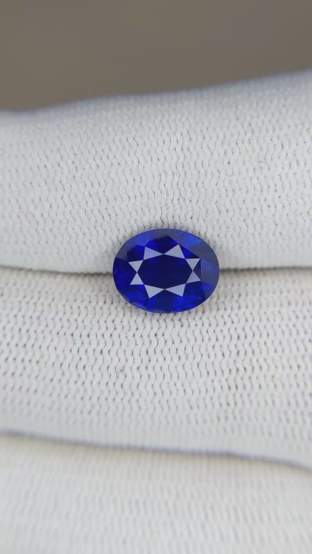 3.78 Ct. Blue Sapphire from Ceylon (Sri Lanka) Size Video