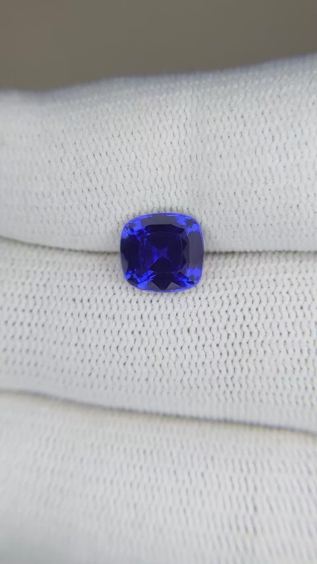 2.56 Ct. Blue Sapphire from Ceylon (Sri Lanka) Size Video
