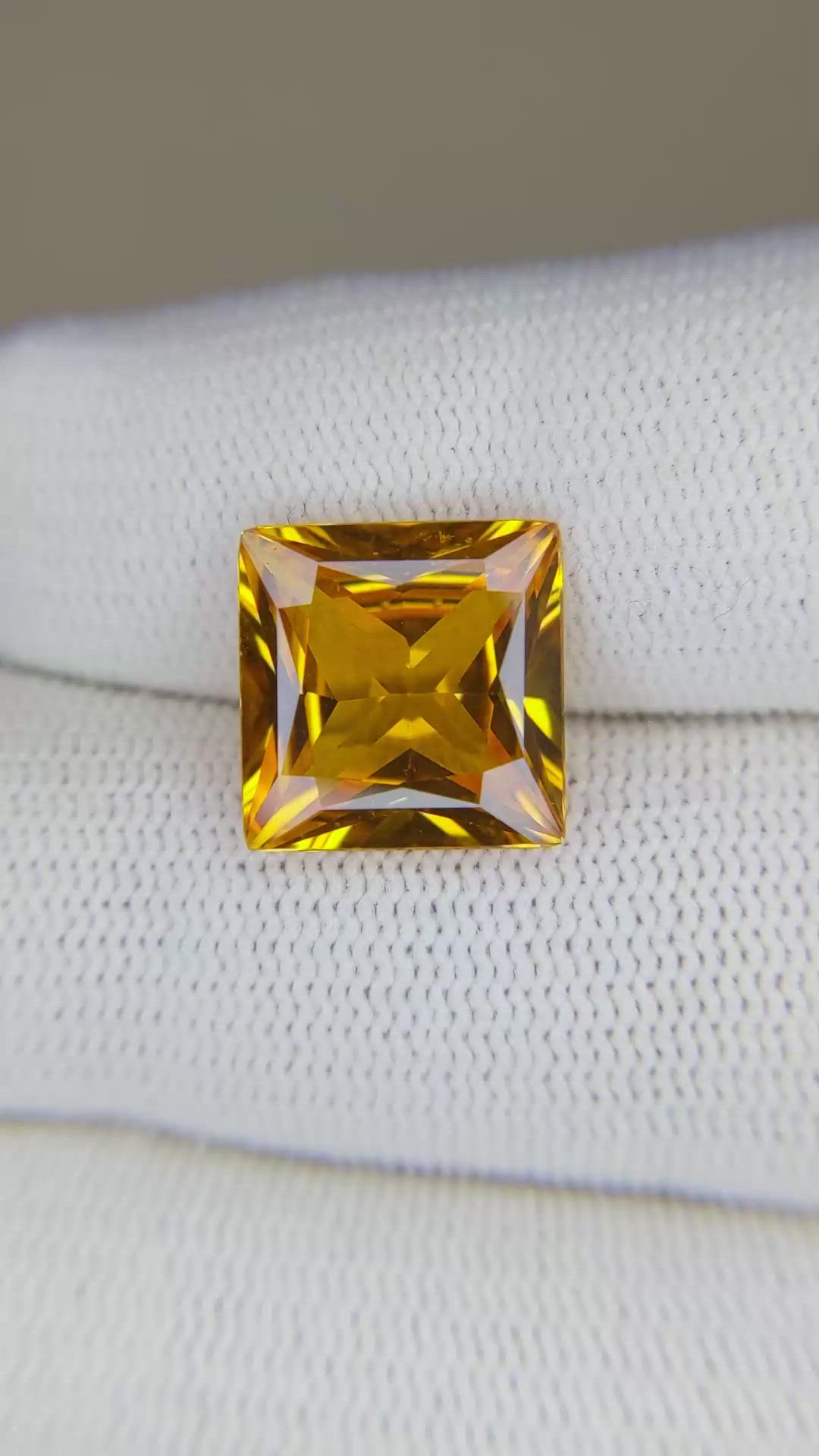 7.45 Ct. Yellowish Orange Sapphire from Ceylon (Sri Lanka) Size Video