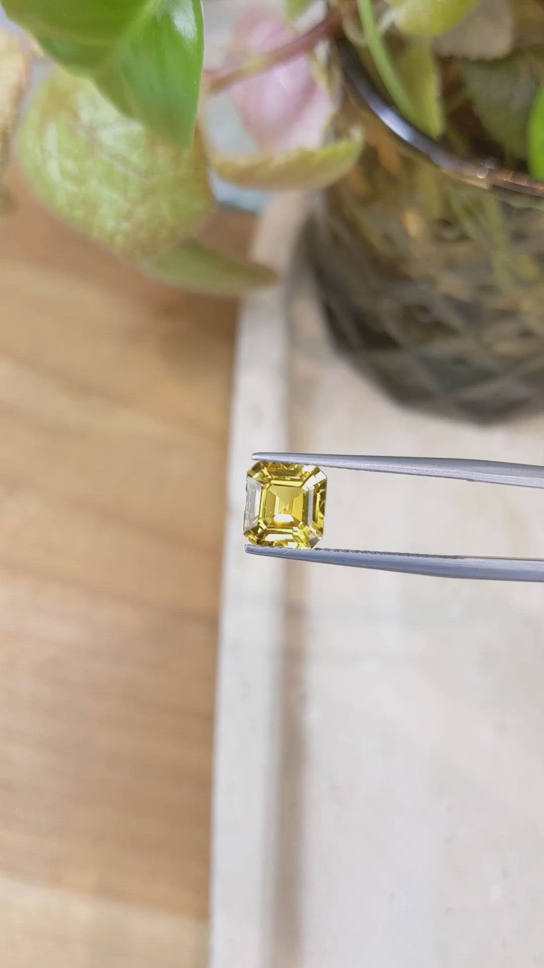 2.86 Ct. Yellow Sapphire from Ceylon (Sri Lanka) Size Video