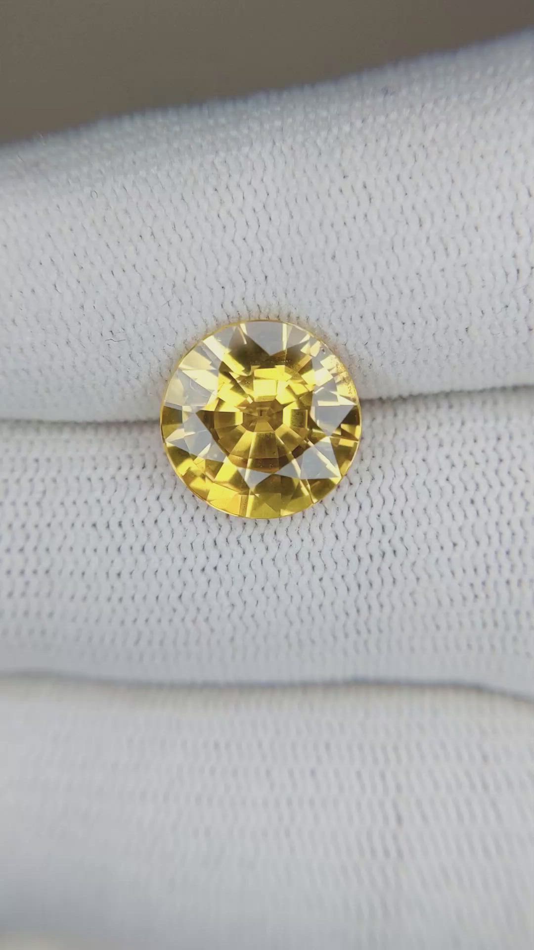 4.83 Ct. Yellow Sapphire from Ceylon (Sri Lanka) Size Video
