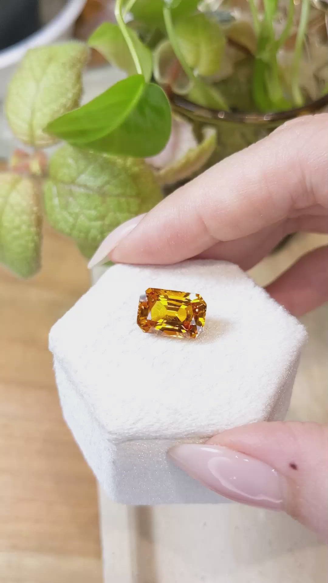7.24 Ct. Yellowish Orange Sapphire from Ceylon (Sri Lanka) Size Video
