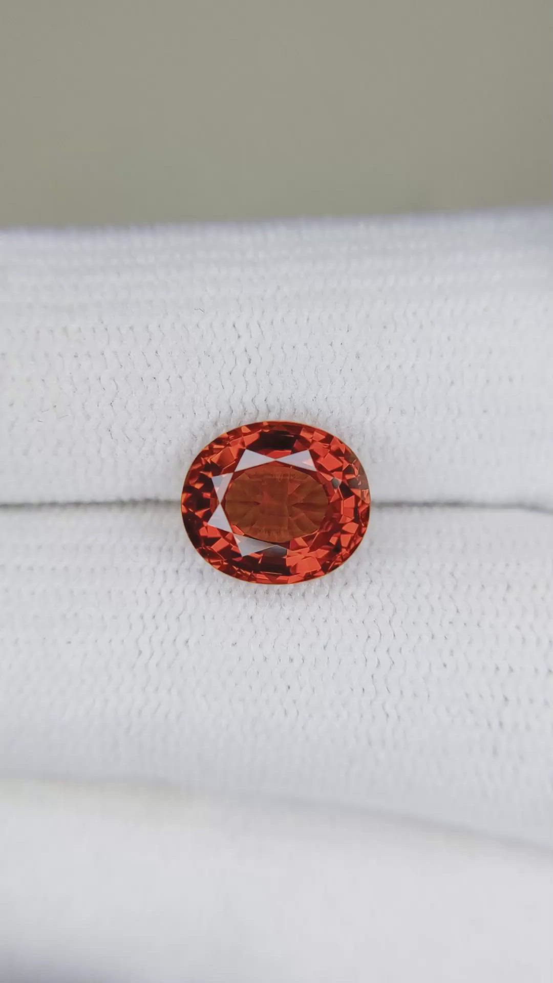 3.34 Ct. Reddish Orange Sapphire from Ceylon (Sri Lanka) Size Video