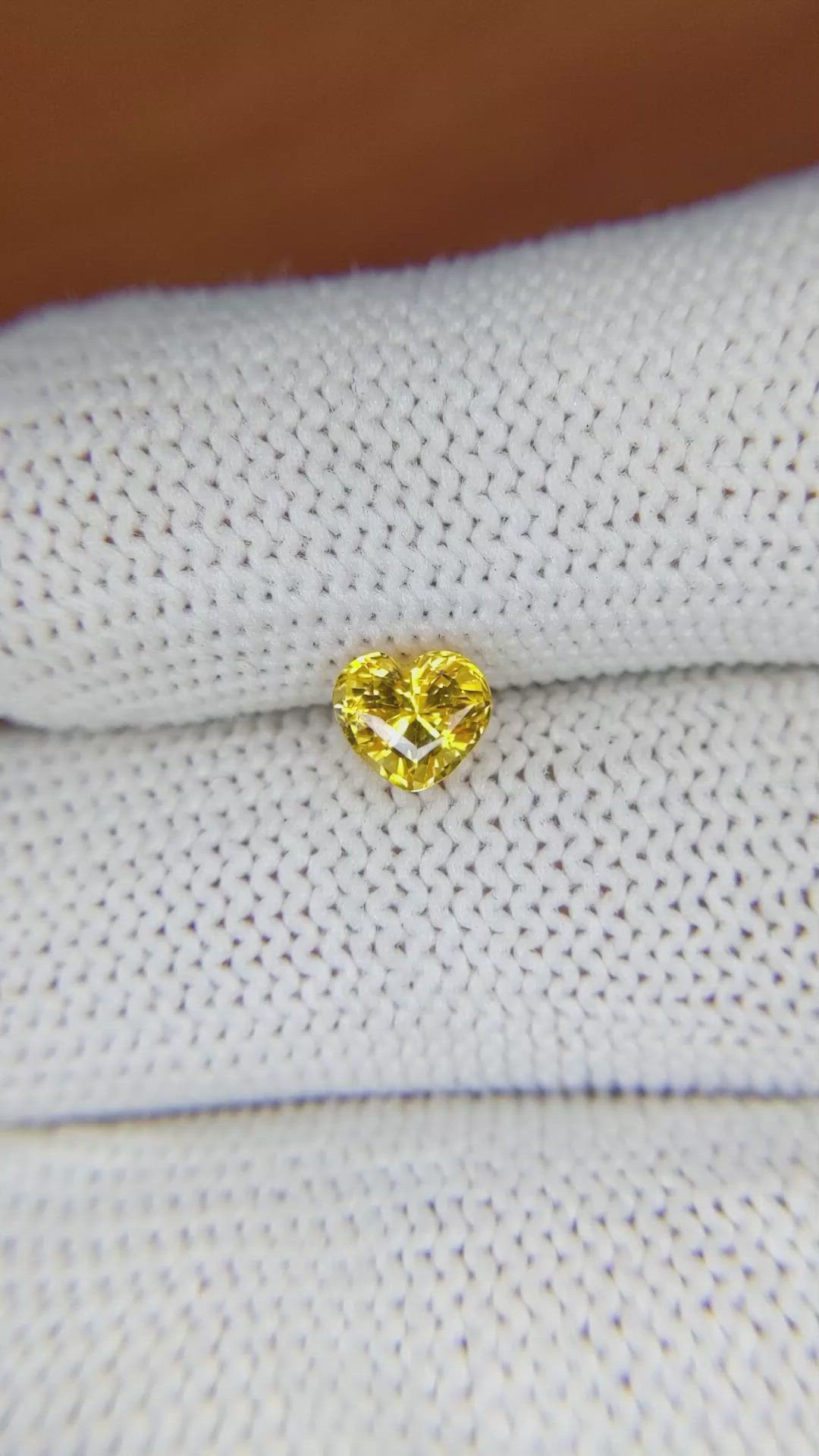 1.00 Ct. Yellow Sapphire from Ceylon (Sri Lanka) Size Video