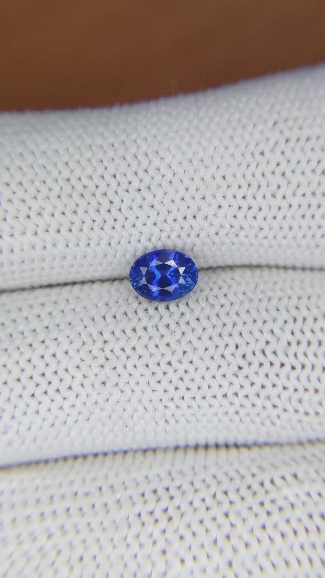 0.91 Ct. Blue Sapphire from Ceylon (Sri Lanka) Size Video