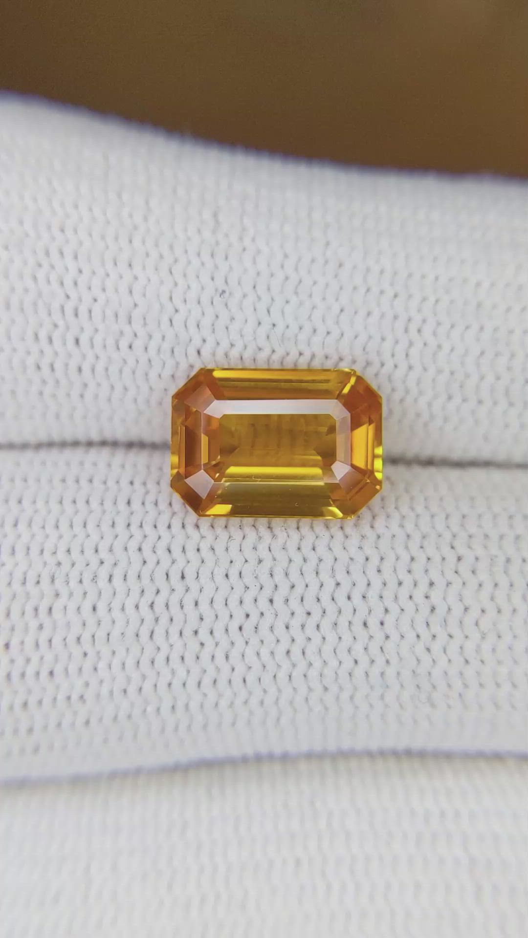 4.05 Ct. Orange Sapphire from Ceylon (Sri Lanka) Size Video