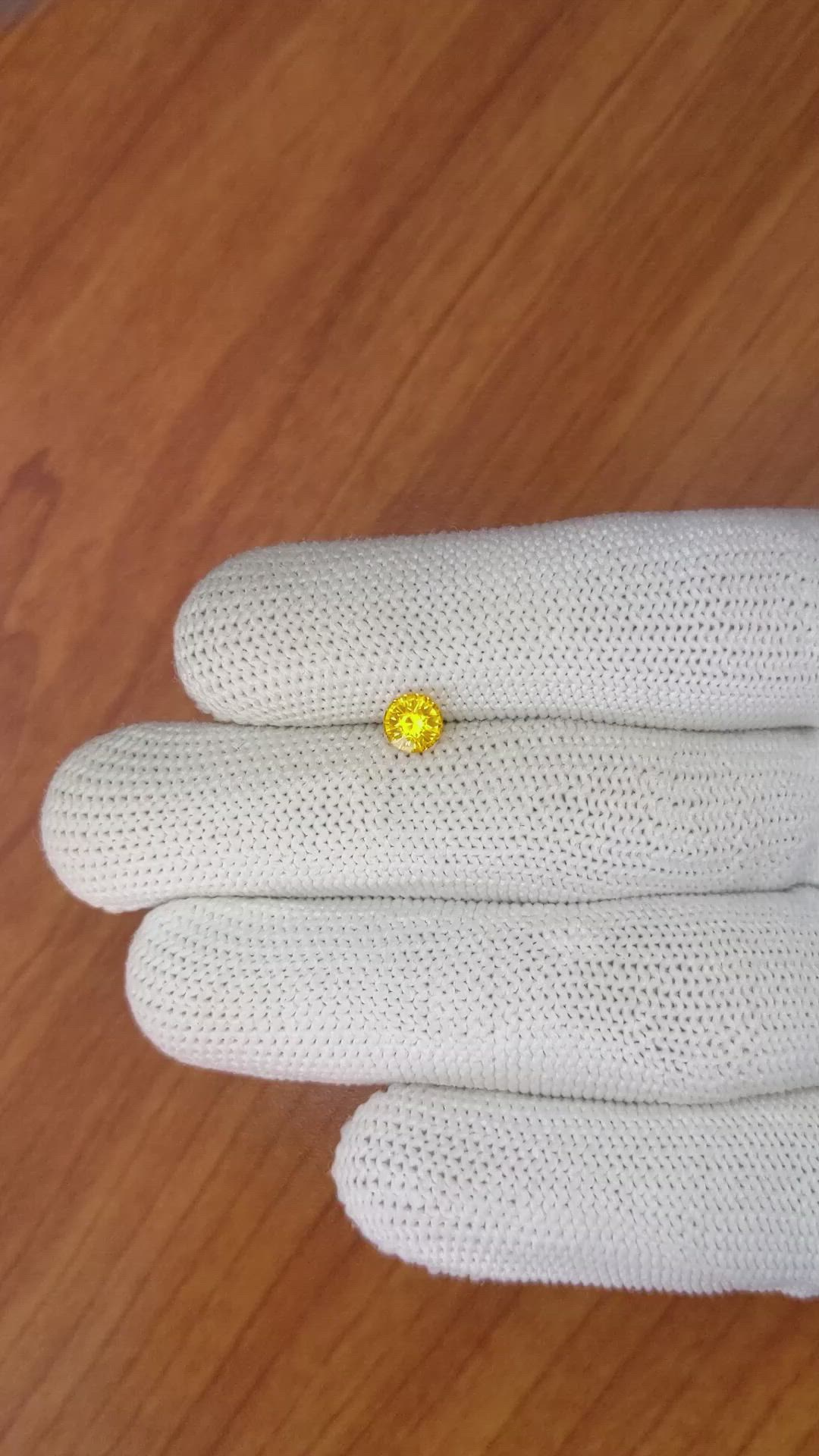 0.70 Ct. Yellowish Orange Sapphire from Ceylon (Sri Lanka) Size Video