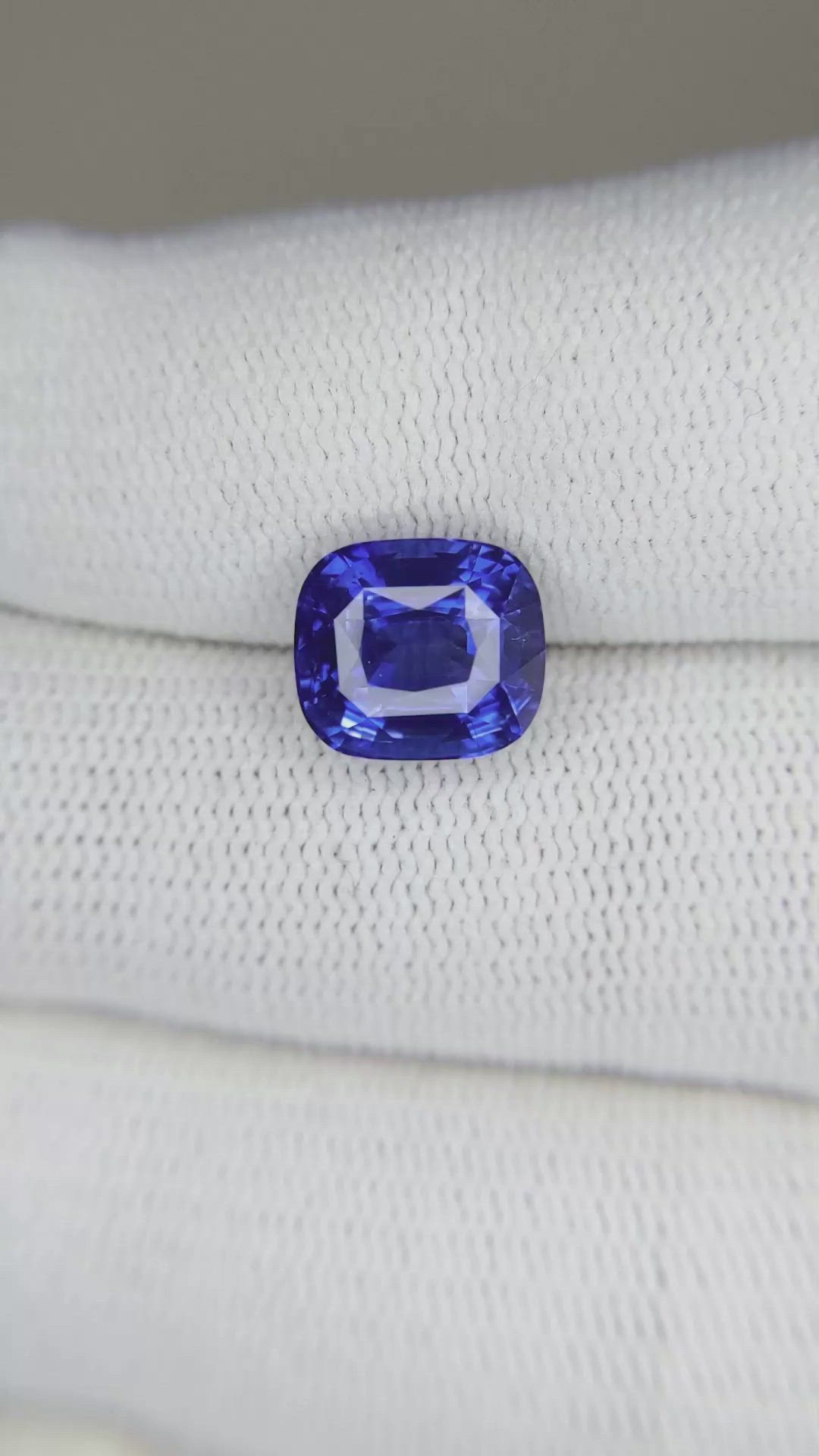 4.51 Ct. Blue Sapphire from Ceylon (Sri Lanka) Size Video