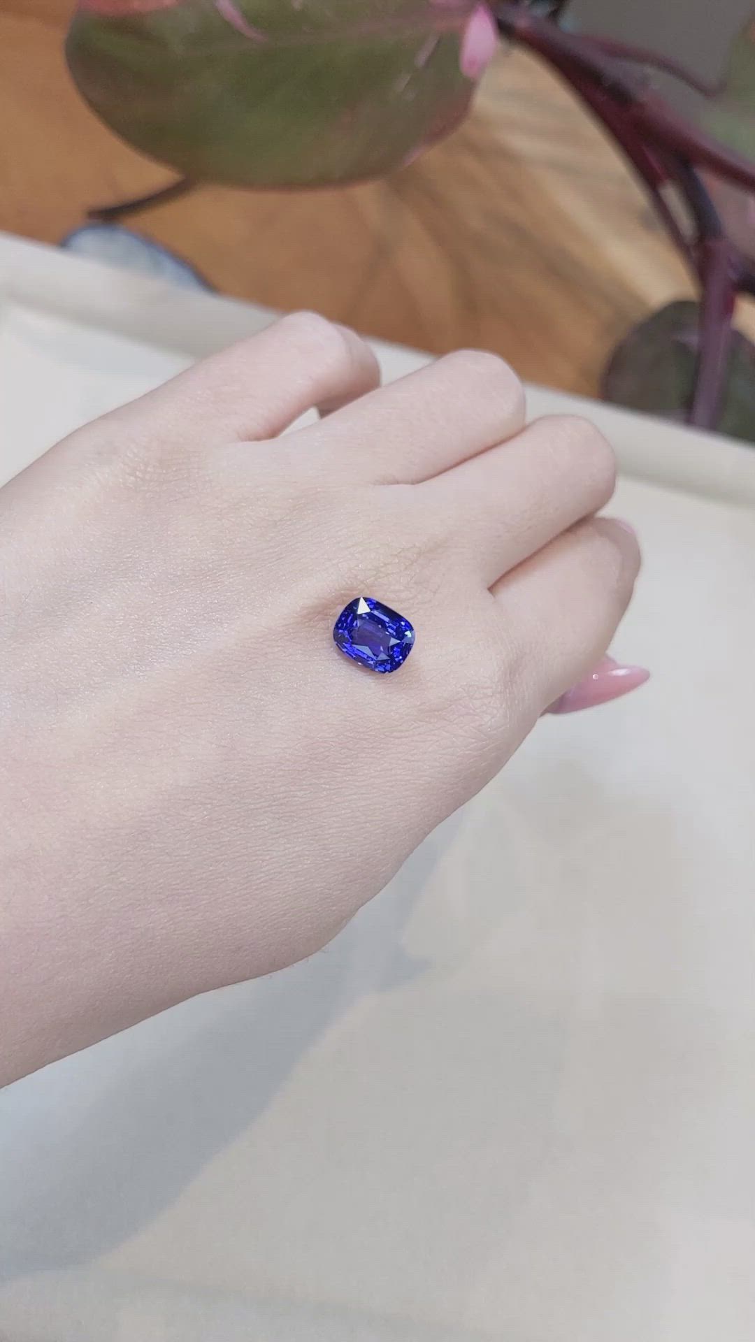 4.03 Ct. Blue Sapphire from Ceylon (Sri Lanka) Size Video
