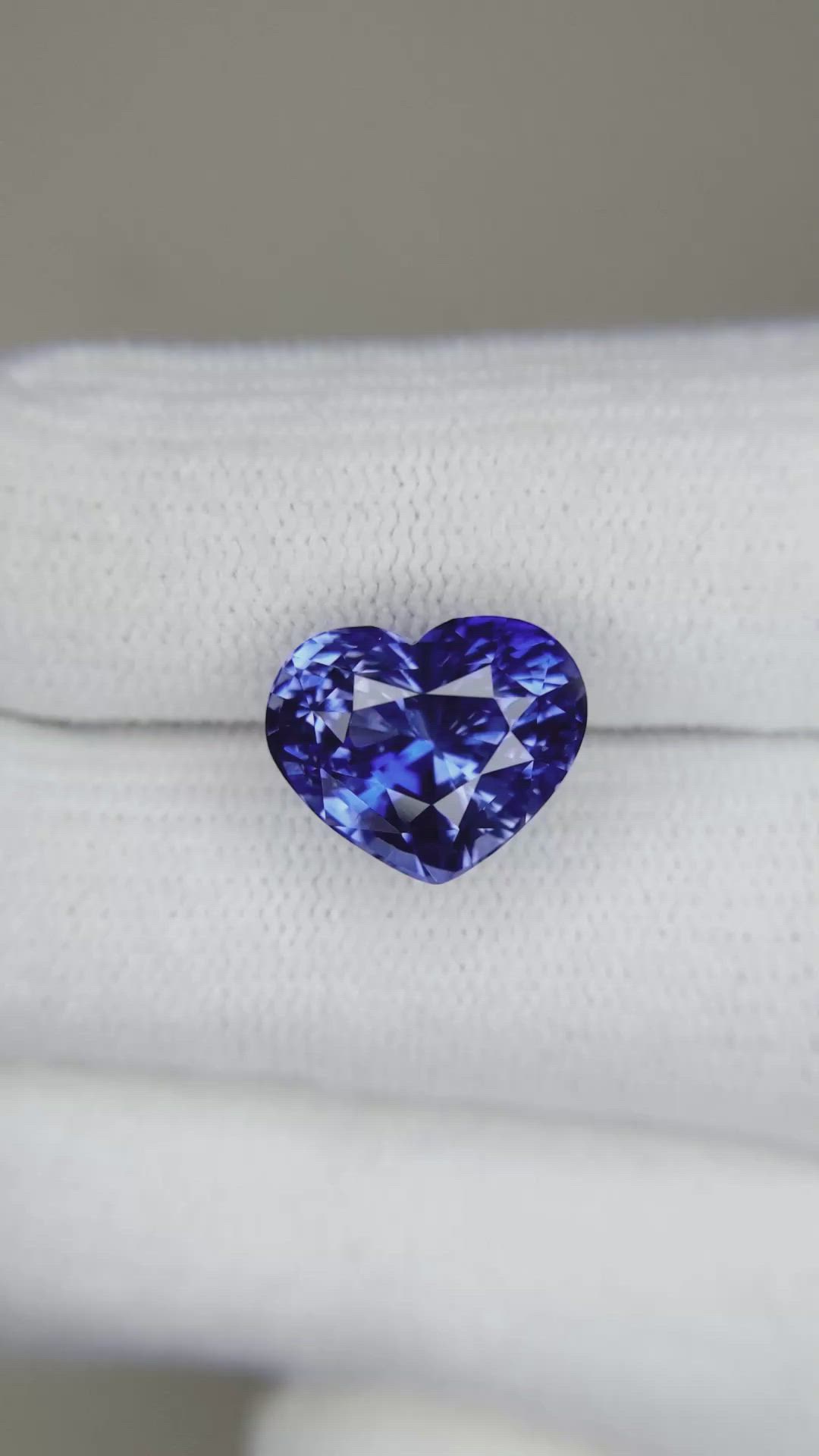 7.71 Ct. Blue Sapphire from Ceylon (Sri Lanka) Size Video