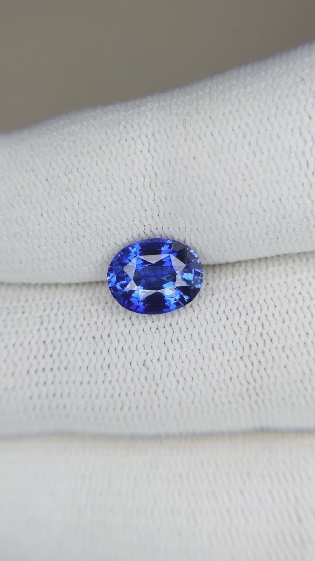 2.56 Ct. Blue Sapphire from Ceylon (Sri Lanka) Size Video