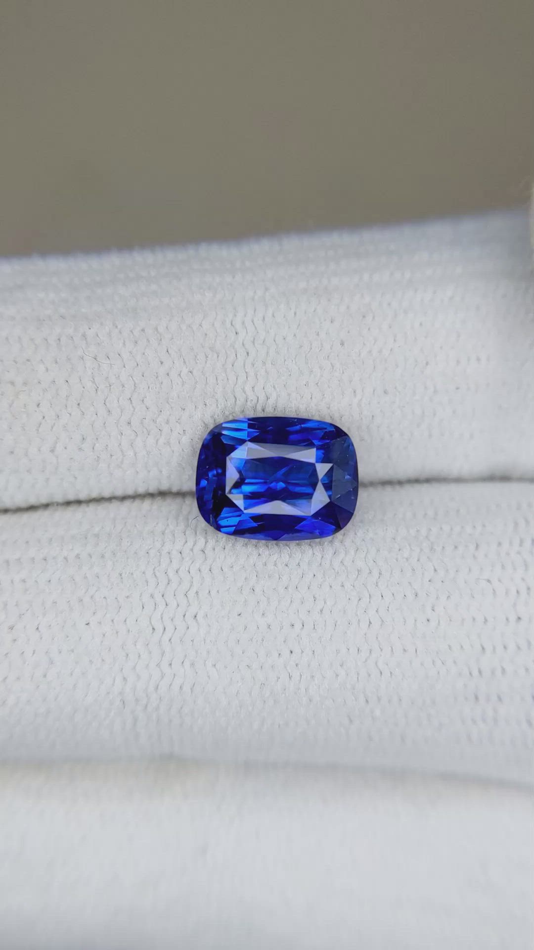 2.60 Ct. Blue Sapphire from Ceylon (Sri Lanka) Size Video