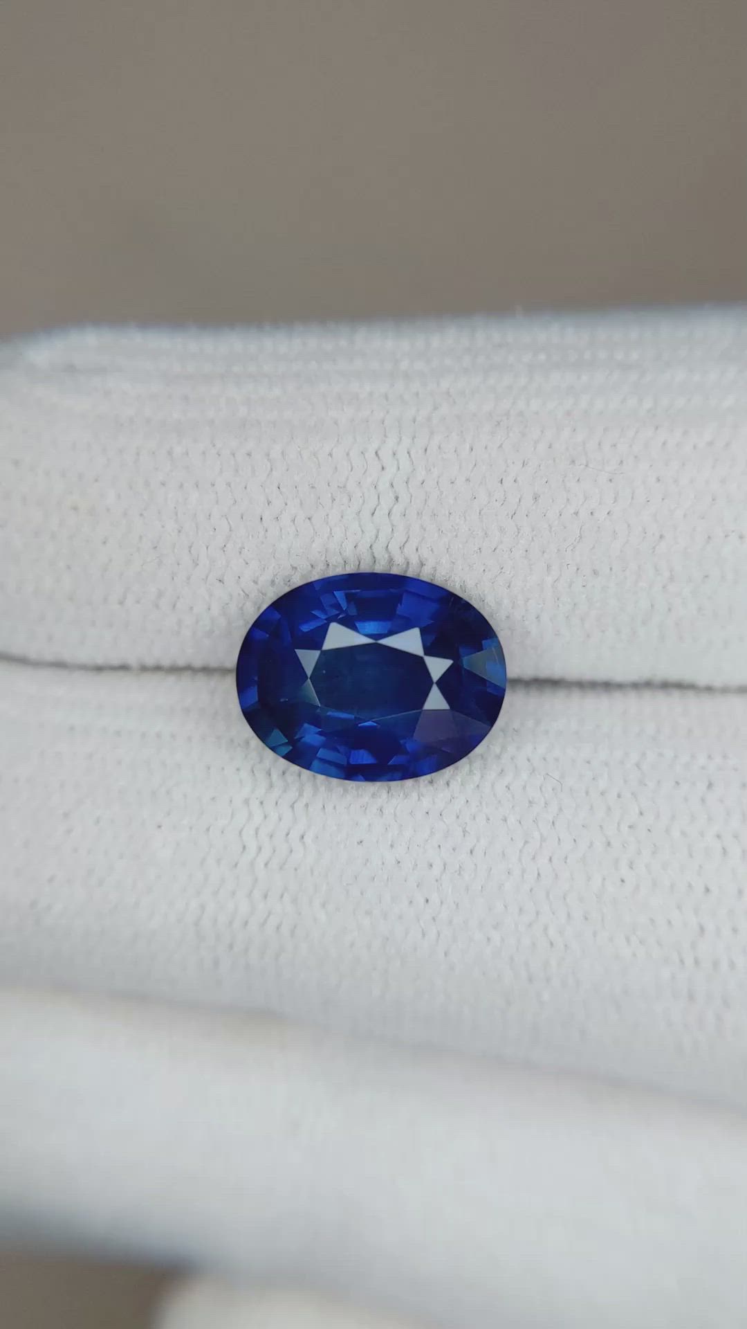 3.51 Ct. Blue Sapphire from Ceylon (Sri Lanka) Size Video