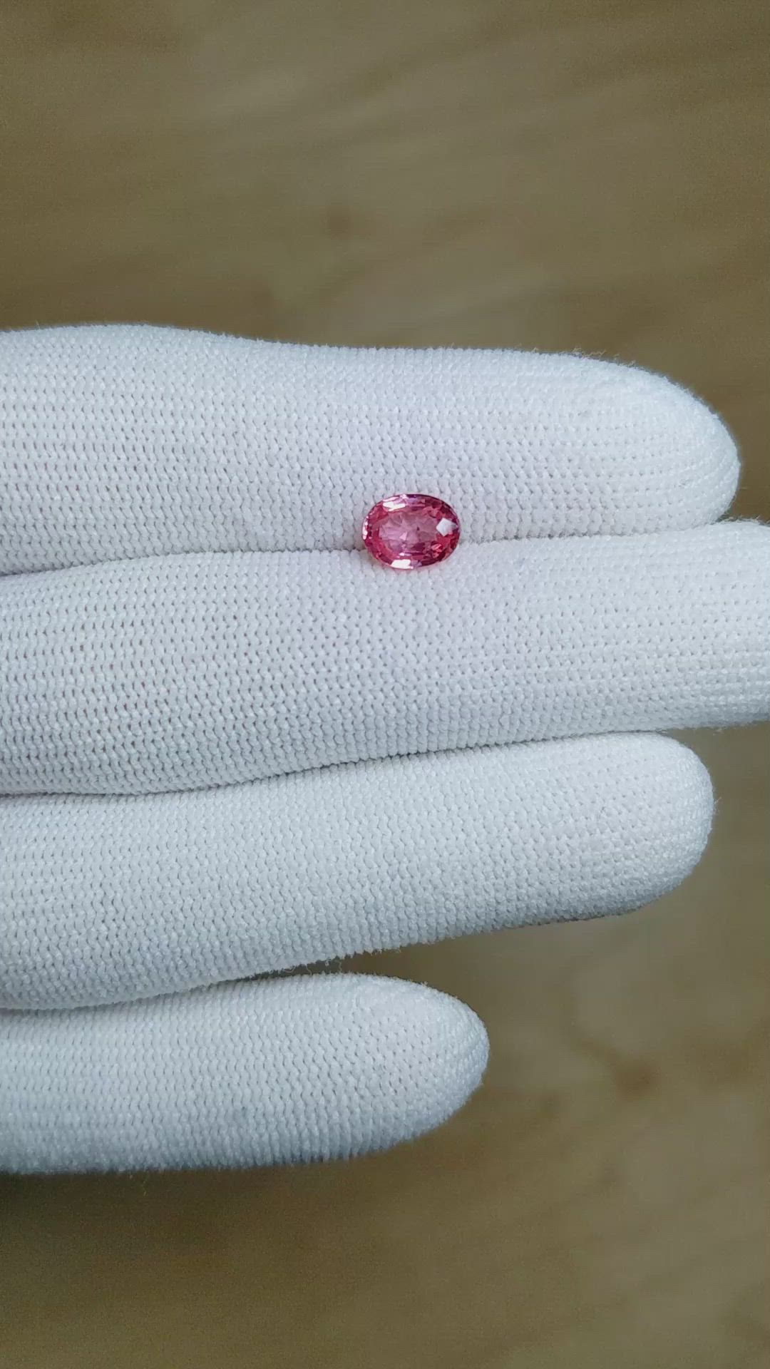 1.15 Ct. Padparadscha Sapphire from Ceylon (Sri Lanka) Size Video