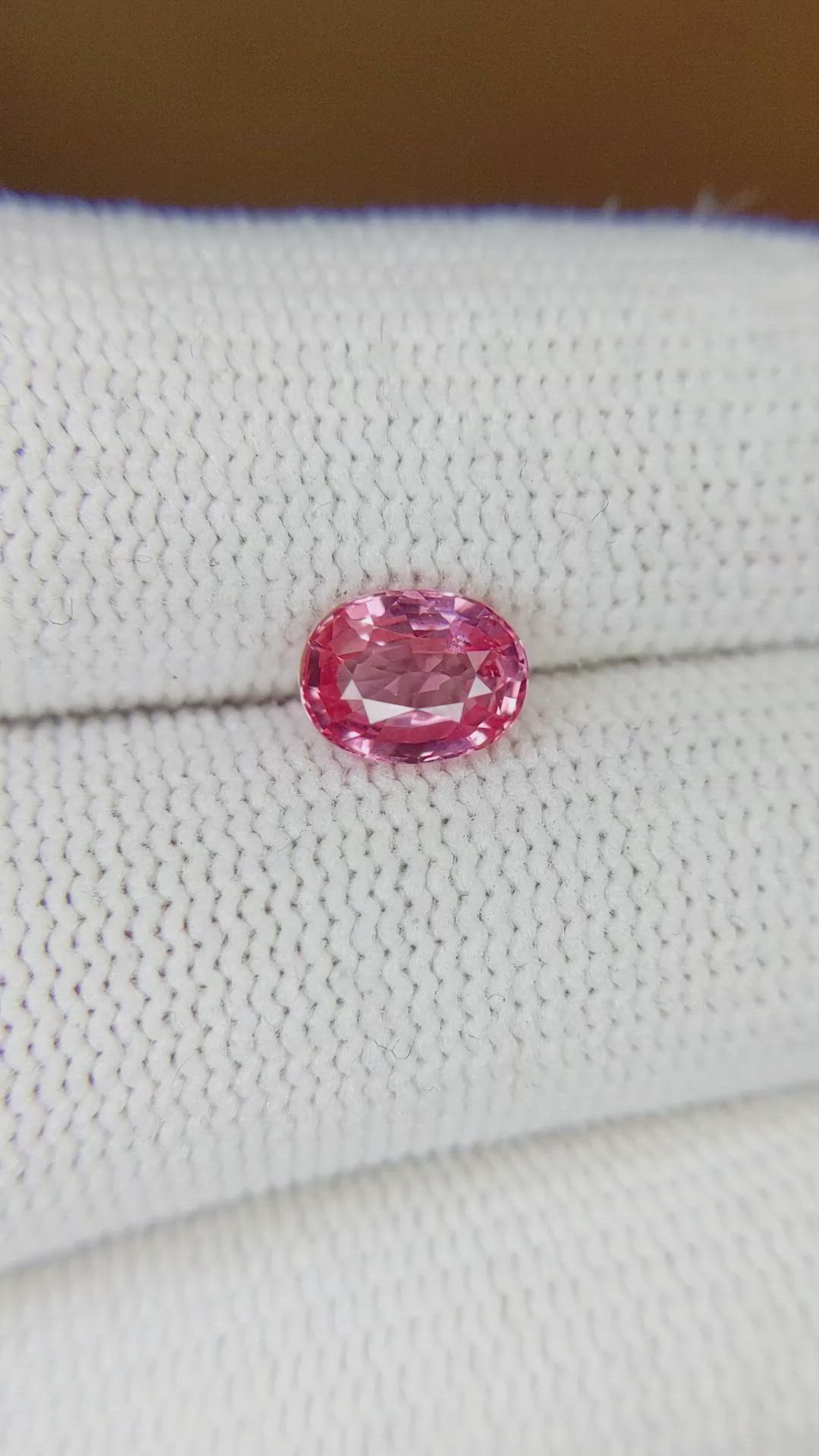 1.15 Ct. Padparadscha Sapphire from Ceylon (Sri Lanka) Size Video