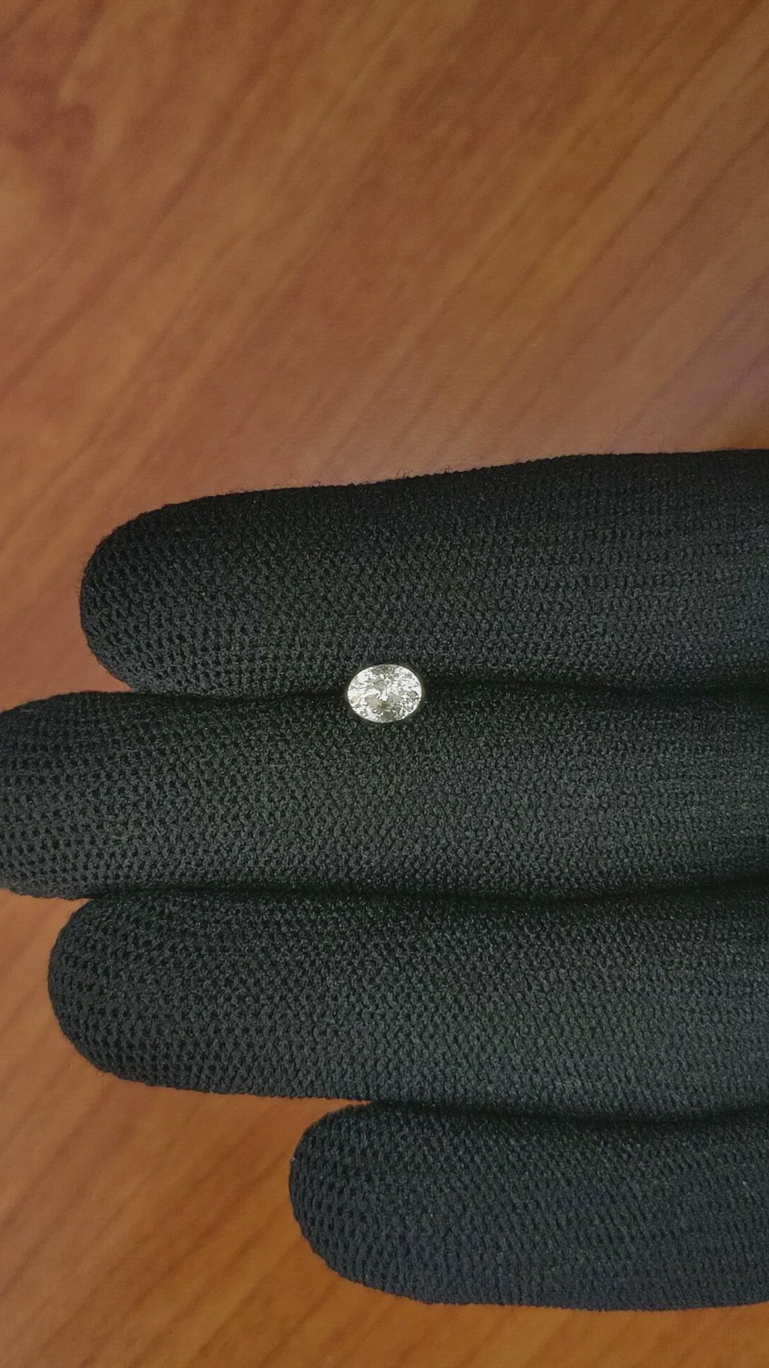 0.76 Ct. White Sapphire from Ceylon (Sri Lanka) Size Video