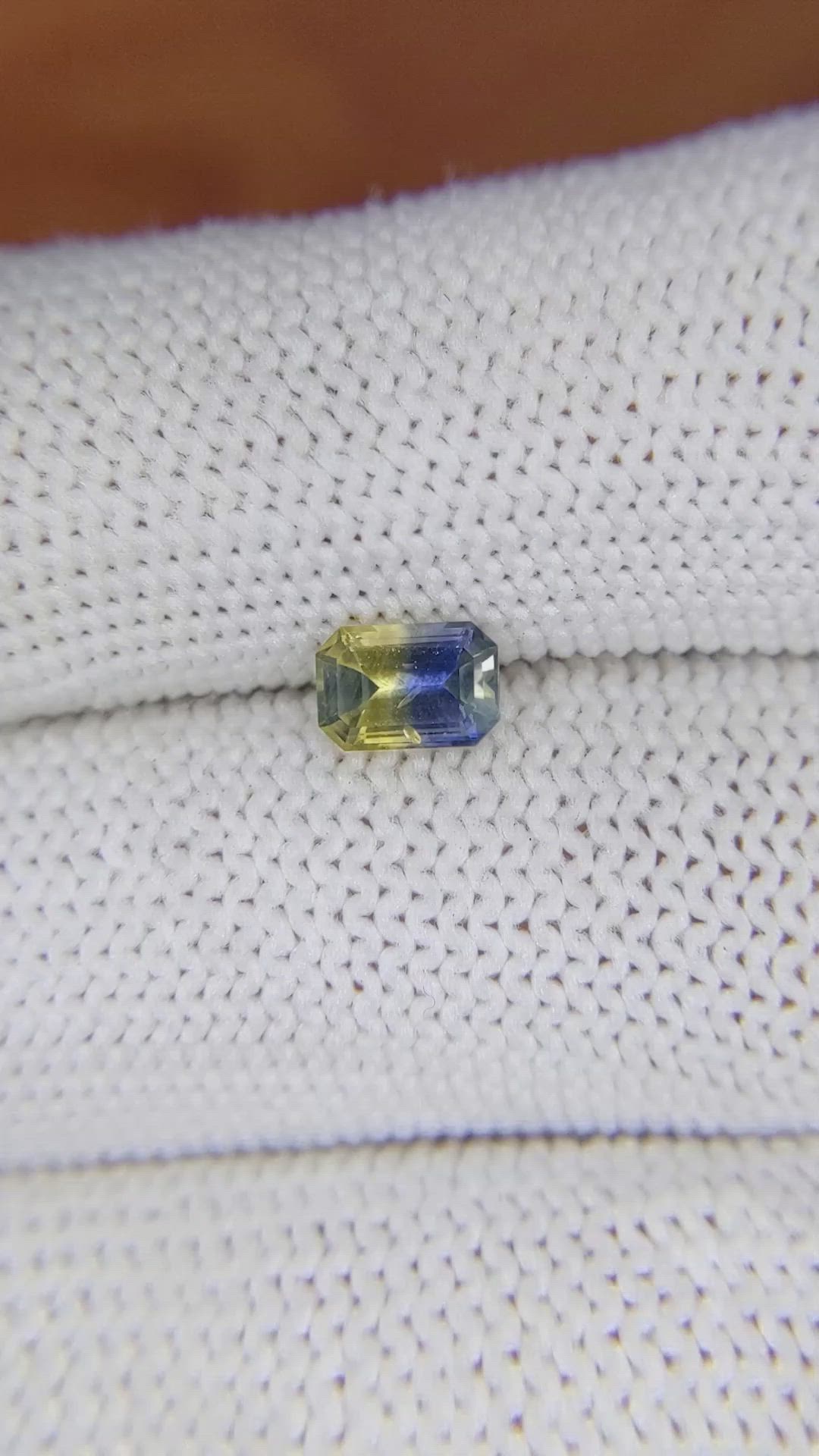 0.79 Ct. Bi Color Sapphire from Ceylon (Sri Lanka) Size Video