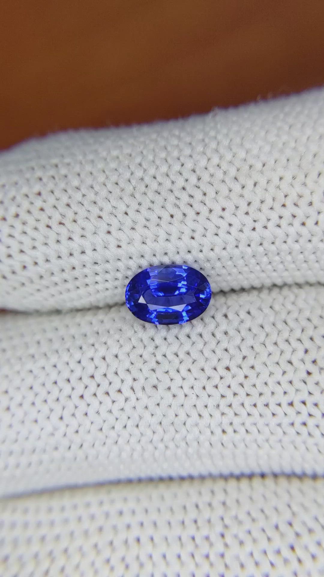 1.16 Ct. Blue Sapphire from Ceylon (Sri Lanka) Size Video