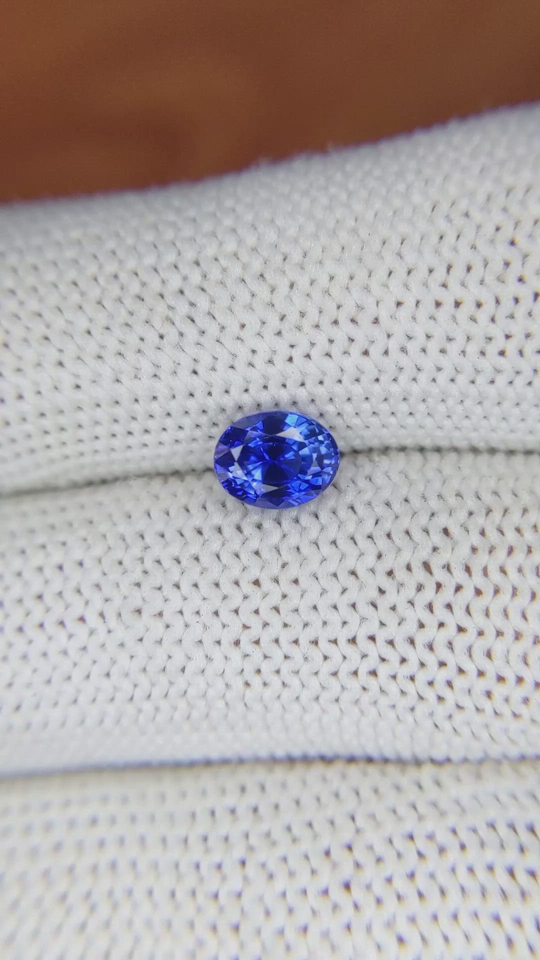 1.25 Ct. Blue Sapphire from Ceylon (Sri Lanka) Size Video