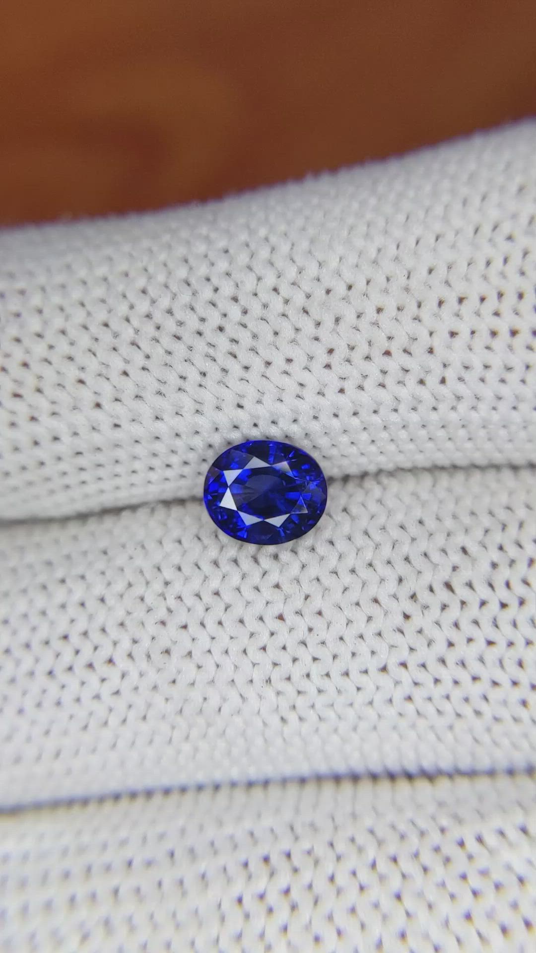 1.15 Ct. Blue Sapphire from Ceylon (Sri Lanka) Size Video