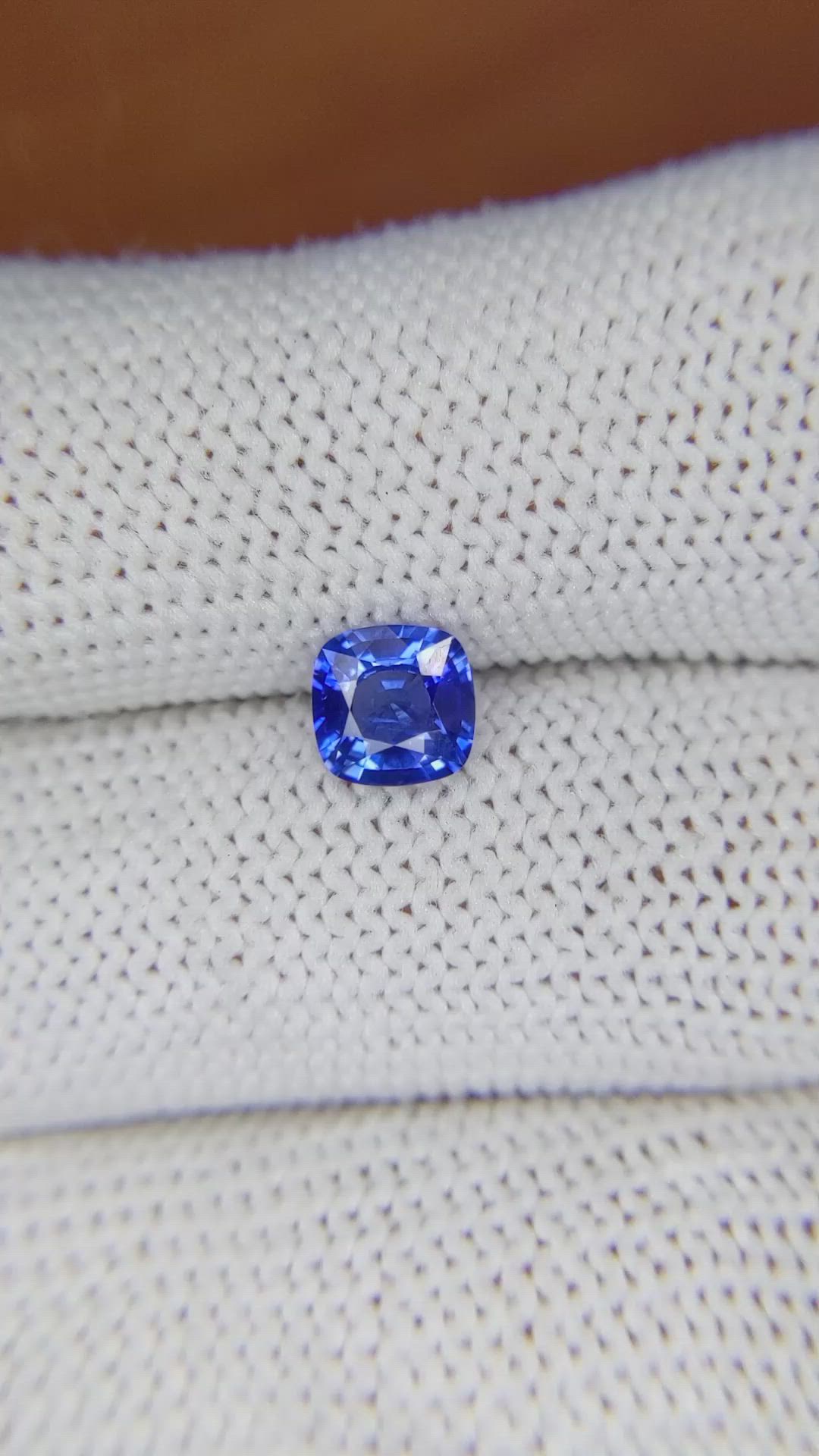 0.91 Ct. Blue Sapphire from Ceylon (Sri Lanka) Size Video
