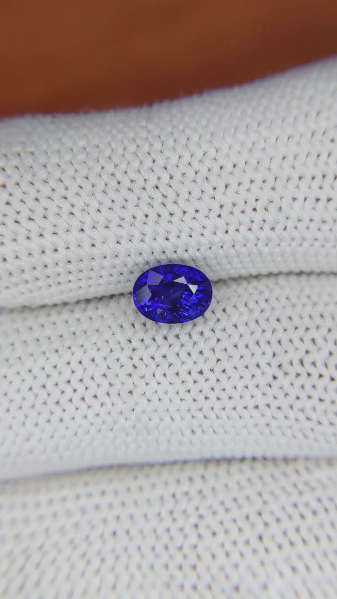 1.39 Ct. Blue Sapphire from Ceylon (Sri Lanka) Size Video