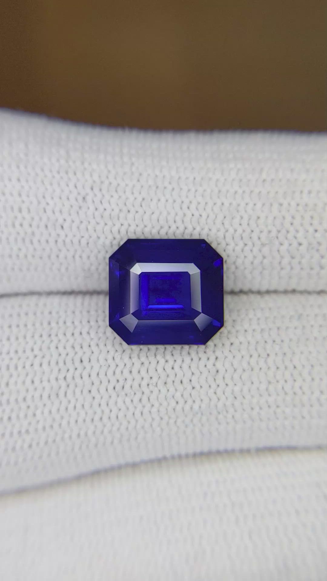 5.62 Ct. Blue Sapphire from Ceylon (Sri Lanka) Size Video