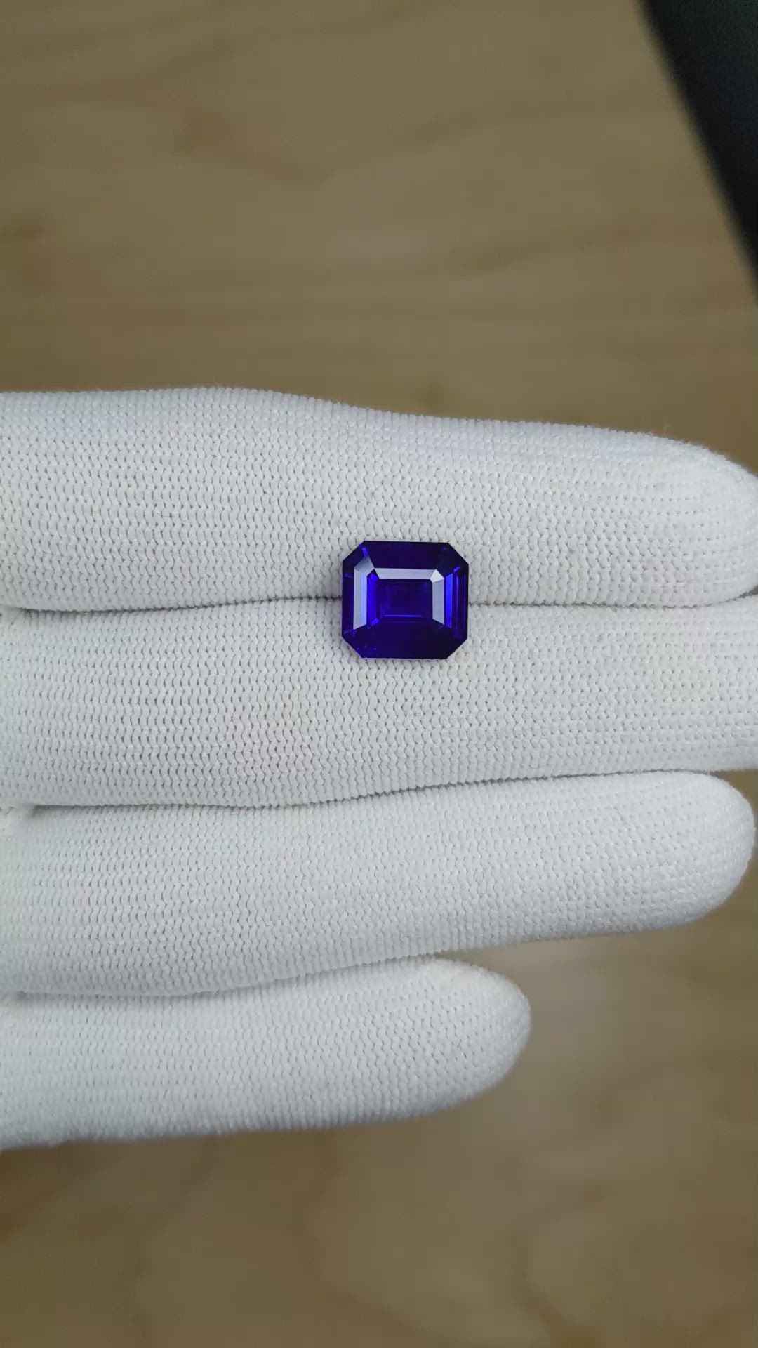 5.62 Ct. Blue Sapphire from Ceylon (Sri Lanka) Size Video