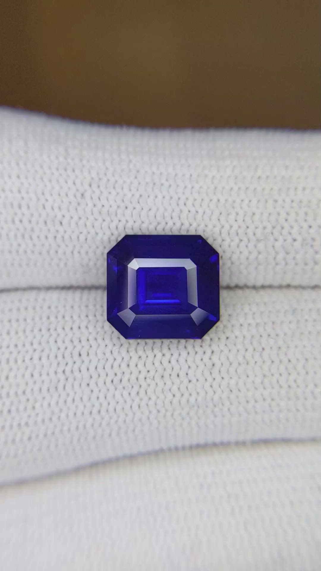 5.62 Ct. Blue Sapphire from Ceylon (Sri Lanka) Size Video
