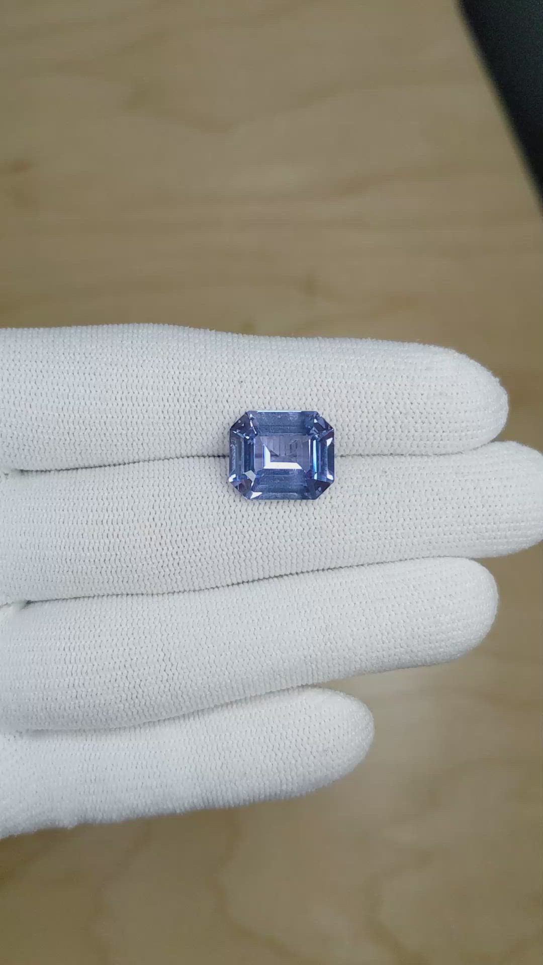 8.81 Ct. Blue Sapphire from Ceylon (Sri Lanka) Size Video