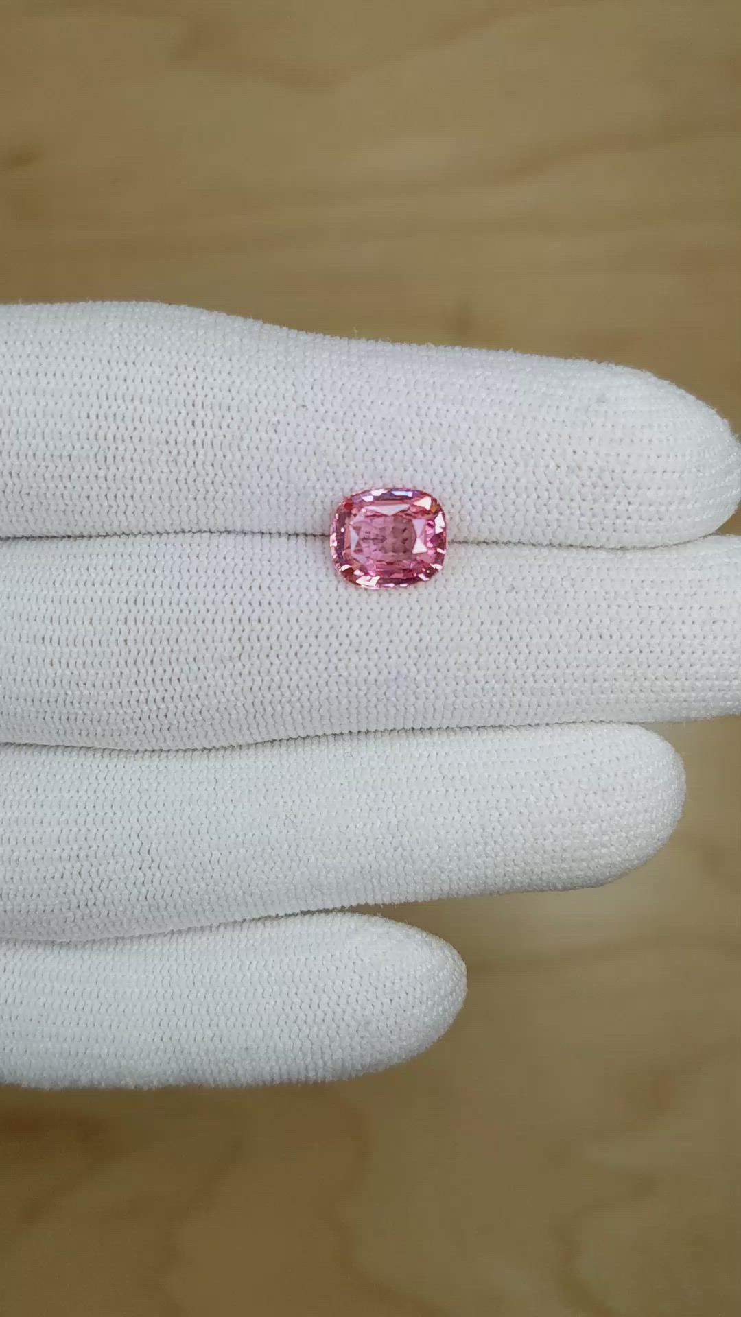 2.80 Ct. Padparadscha Sapphire from Ceylon (Sri Lanka) Size Video