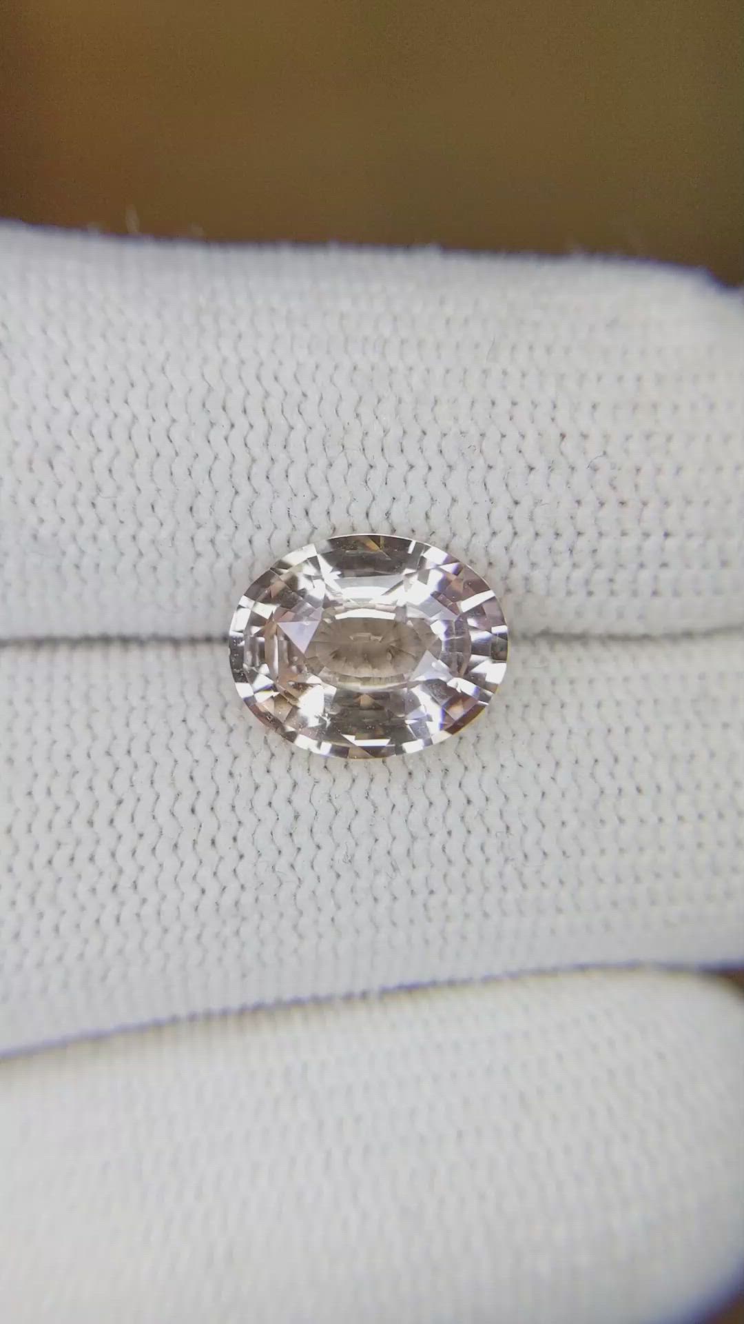 3.55 Ct. Padparadscha Sapphire from Ceylon (Sri Lanka) Size Video