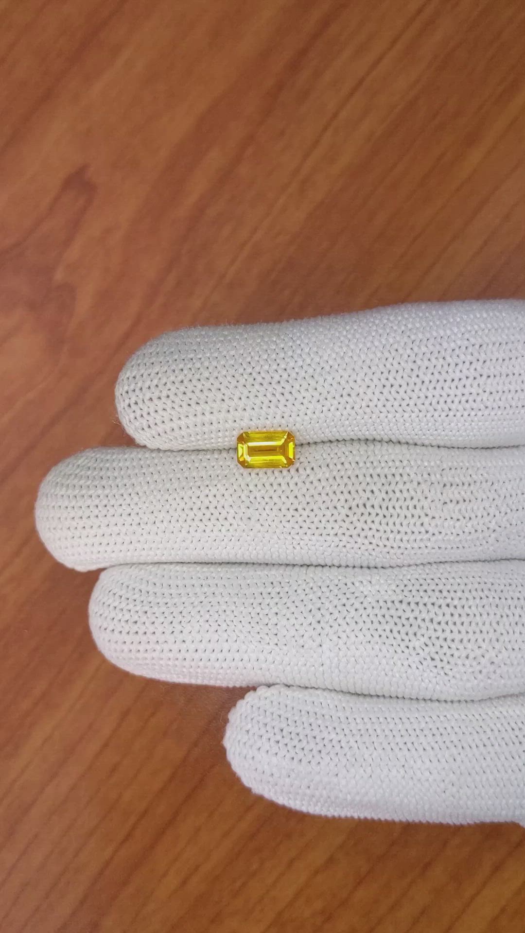 1.18 Ct. Yellowish Orange Sapphire from Ceylon (Sri Lanka) Size Video