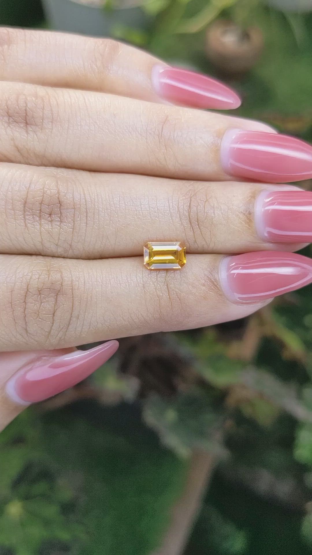 1.18 Ct. Yellowish Orange Sapphire from Ceylon (Sri Lanka) Size Video