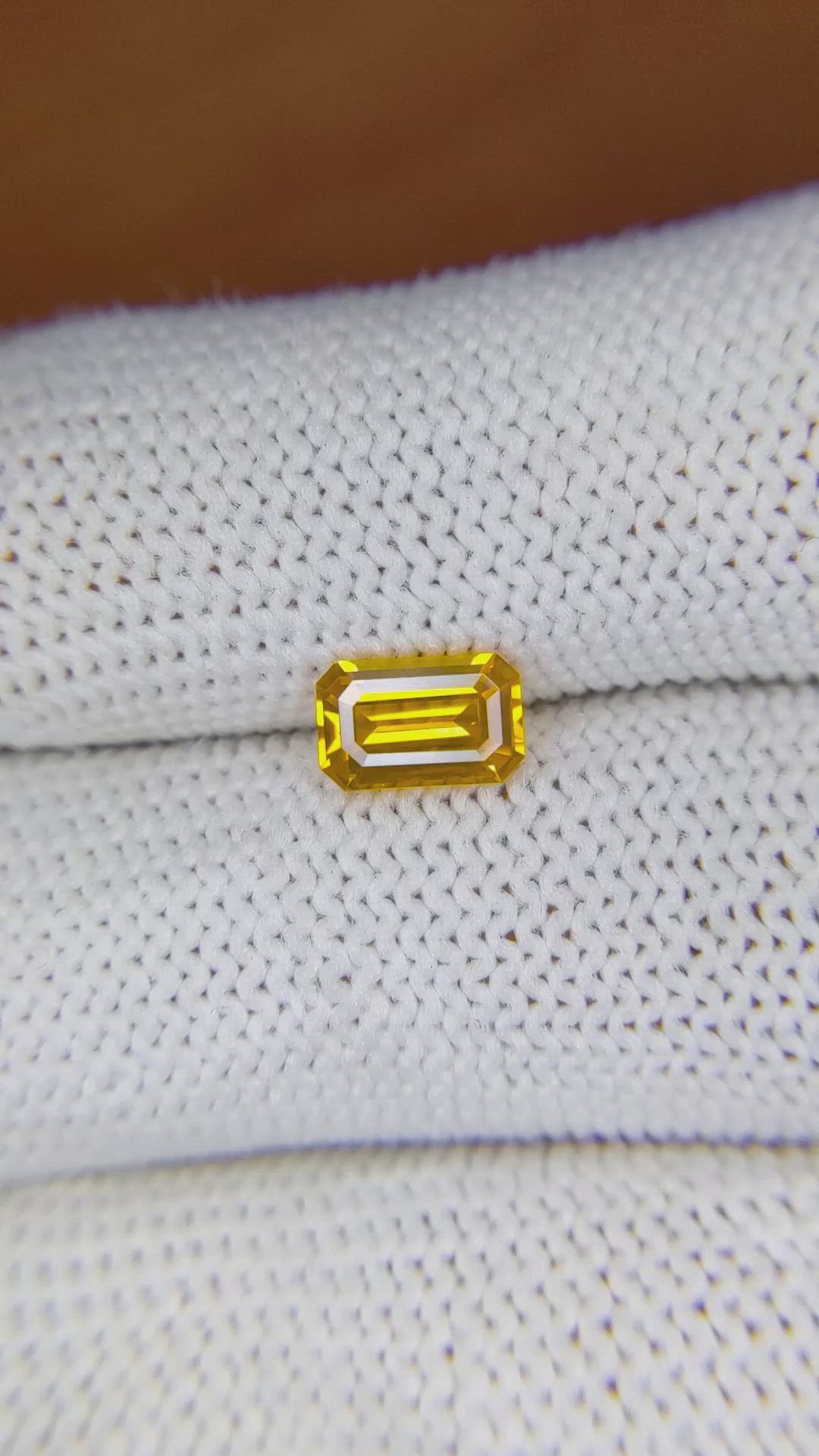 1.18 Ct. Yellowish Orange Sapphire from Ceylon (Sri Lanka) Size Video