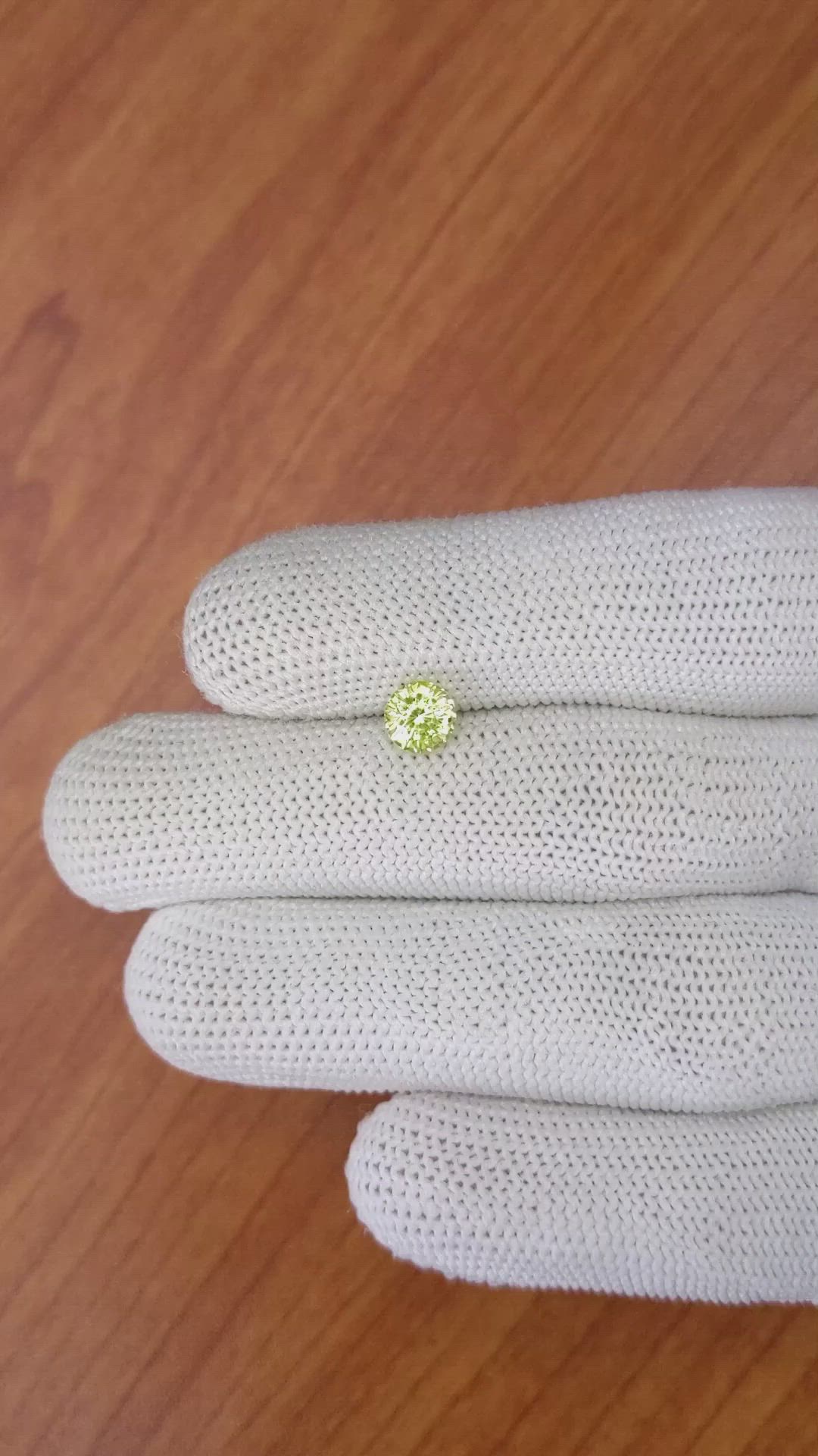 1.08 Ct. Greenish Yellow Sapphire from Ceylon (Sri Lanka) Size Video
