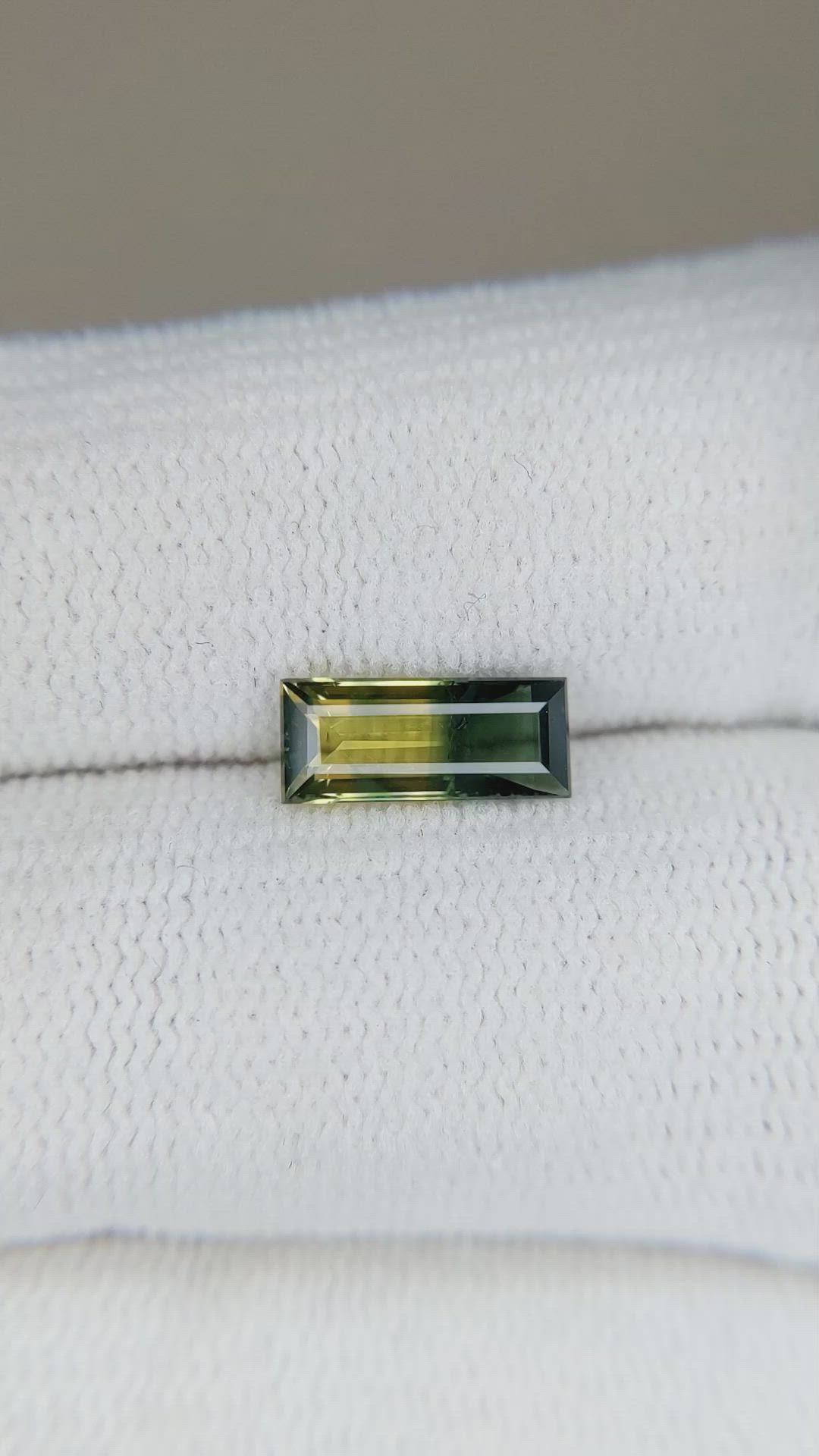 1.06 Ct. Bi Color / Parti Sapphire from Ceylon (Sri Lanka) Size Video