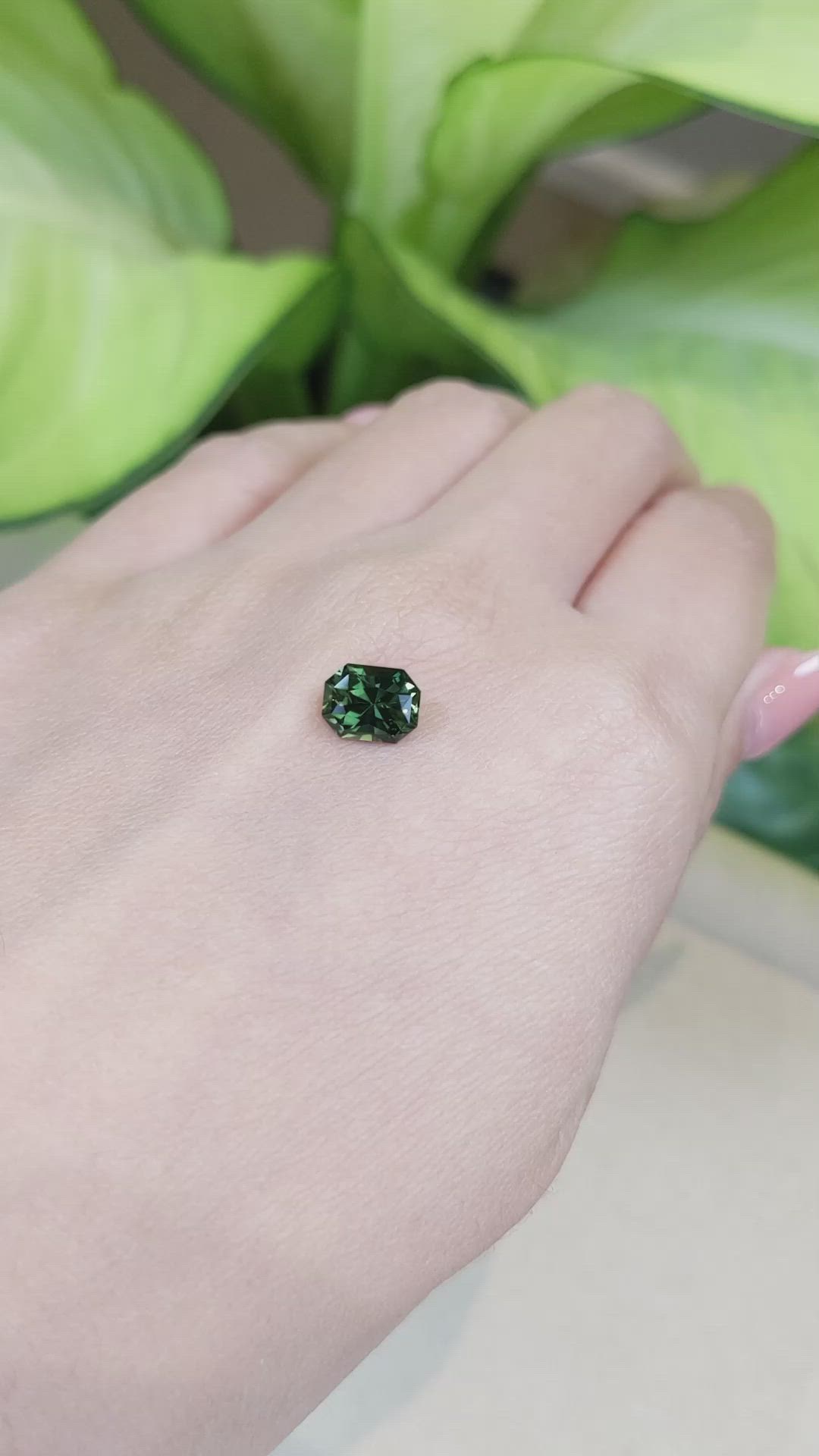 1.75 Ct. Green Sapphire from Ceylon (Sri Lanka) Size Video